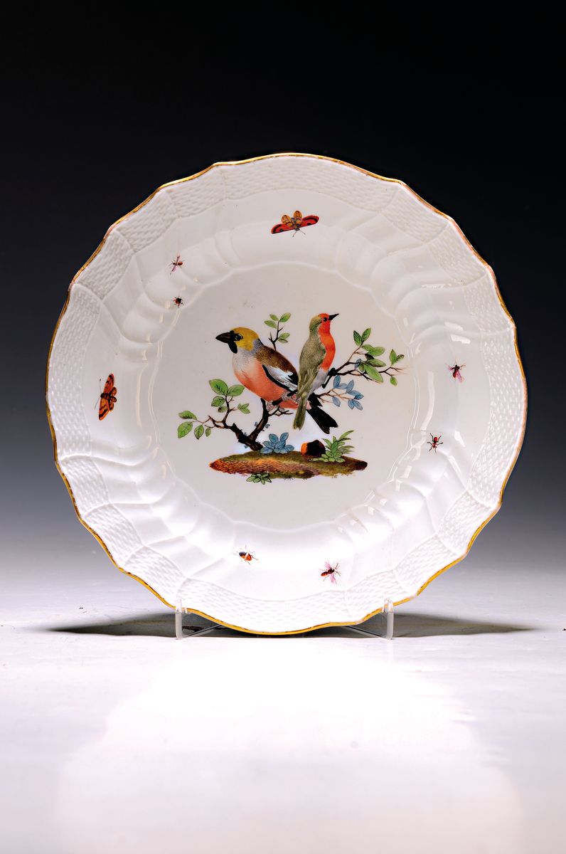 Teller, Meissen, Marcolinizeit, um 1774 - 1814, Form Neubrandenstein, Vogelmalerei, Goldrand, altersbedingt berieben, D. ca. 23.5 cm, Maler ...