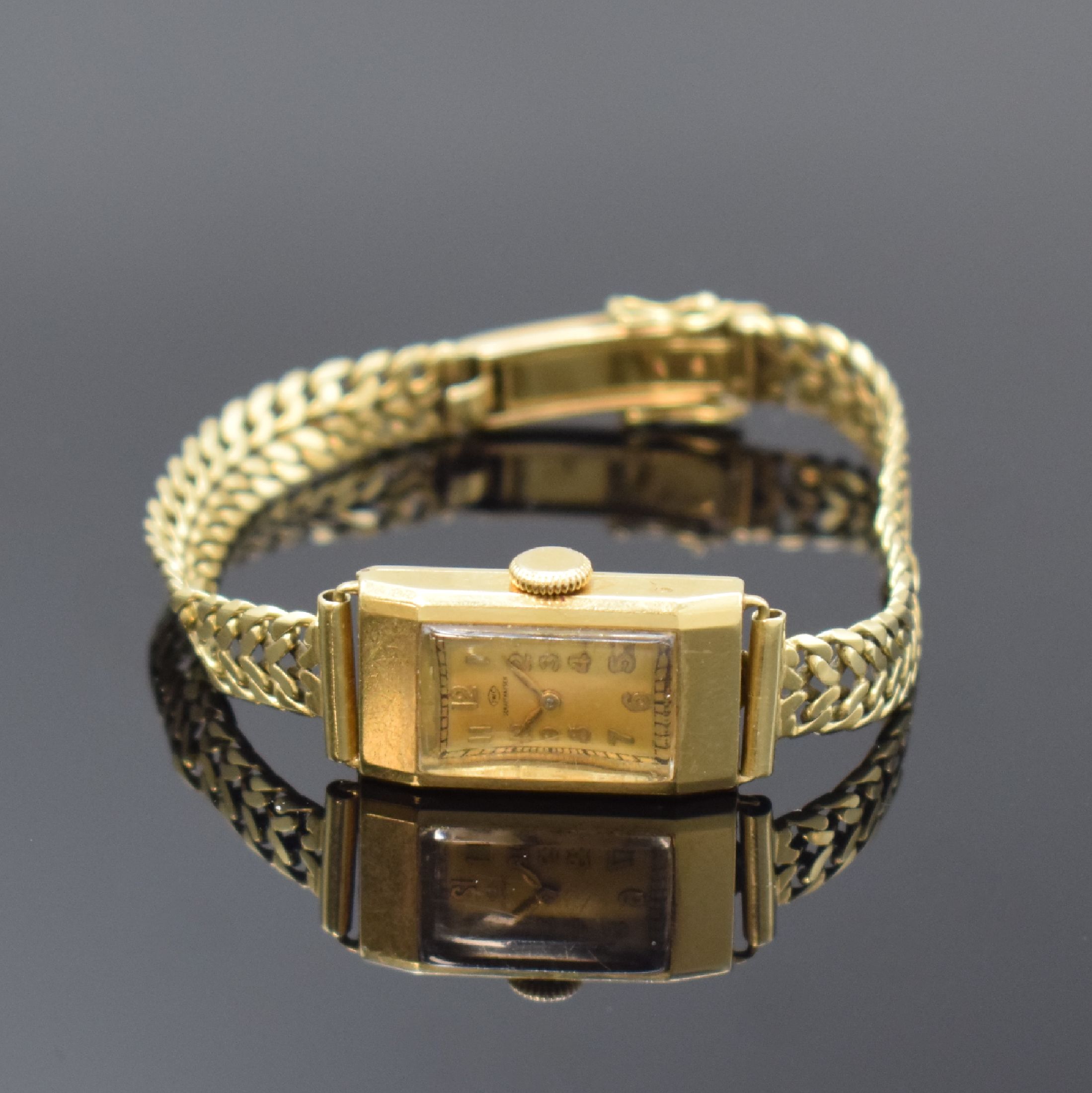 IWC rechteckige Damenarmbanduhr am späteren Goldband in GG 585/000, Schweiz um 1930, Handaufzug, Scharniergeh. m. Drahtanstößen, gold. Zifferbl. ...