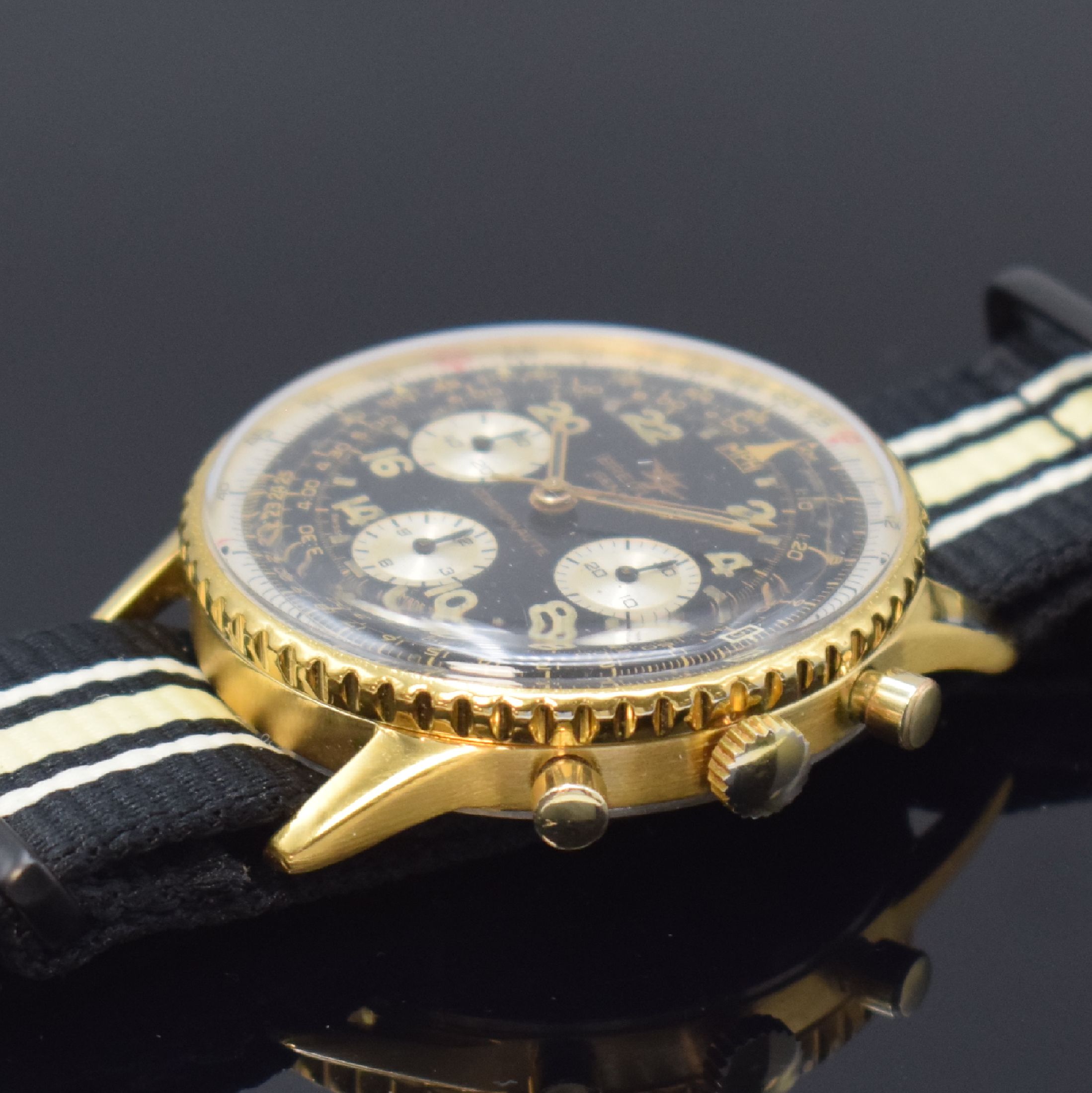 Detail b: BREITLING Navitimer 806 Schaltradchronograph, Schweiz um 1969, Handaufzug, verg. Geh., Stahlboden aufgedr., Rechenschieber-Drehlünette, schwarzes ...