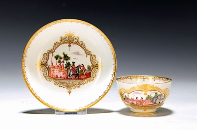Image 26714872 - Cup with saucers, Meissen, around 1740/50, porcelain, in gold reserves view of the city or castle with riders or people, gold lace decoration, cup with floral painting on the inside, slight signs of age, slightly rubbed, height approx. 4.5 cm, saucer approx. 12 cm