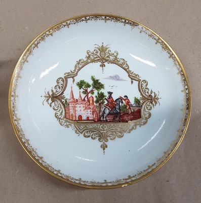 26714872a - Cup with saucers, Meissen, around 1740/50, porcelain, in gold reserves view of the city or castle with riders or people, gold lace decoration, cup with floral painting on the inside, slight signs of age, slightly rubbed, height approx. 4.5 cm, saucer approx. 12 cm