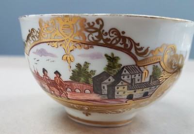 26714872c - Cup with saucers, Meissen, around 1740/50, porcelain, in gold reserves view of the city or castle with riders or people, gold lace decoration, cup with floral painting on the inside, slight signs of age, slightly rubbed, height approx. 4.5 cm, saucer approx. 12 cm