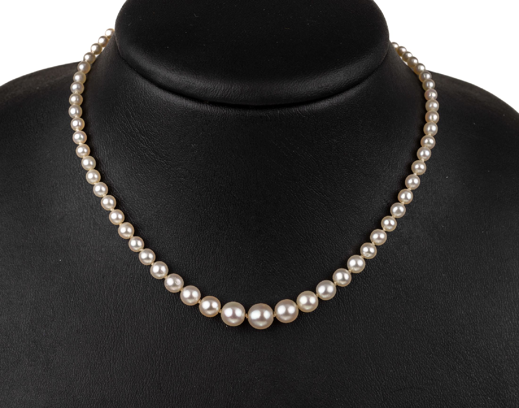Perl-Collier um 1910, Schließe 14 kt Gold, GG 585/000, Schauseite platiniert, 2 Altschliffdiamanten zus. ca. 0.10 ct Weiß/p, 103 Zuchtperlen D. ...