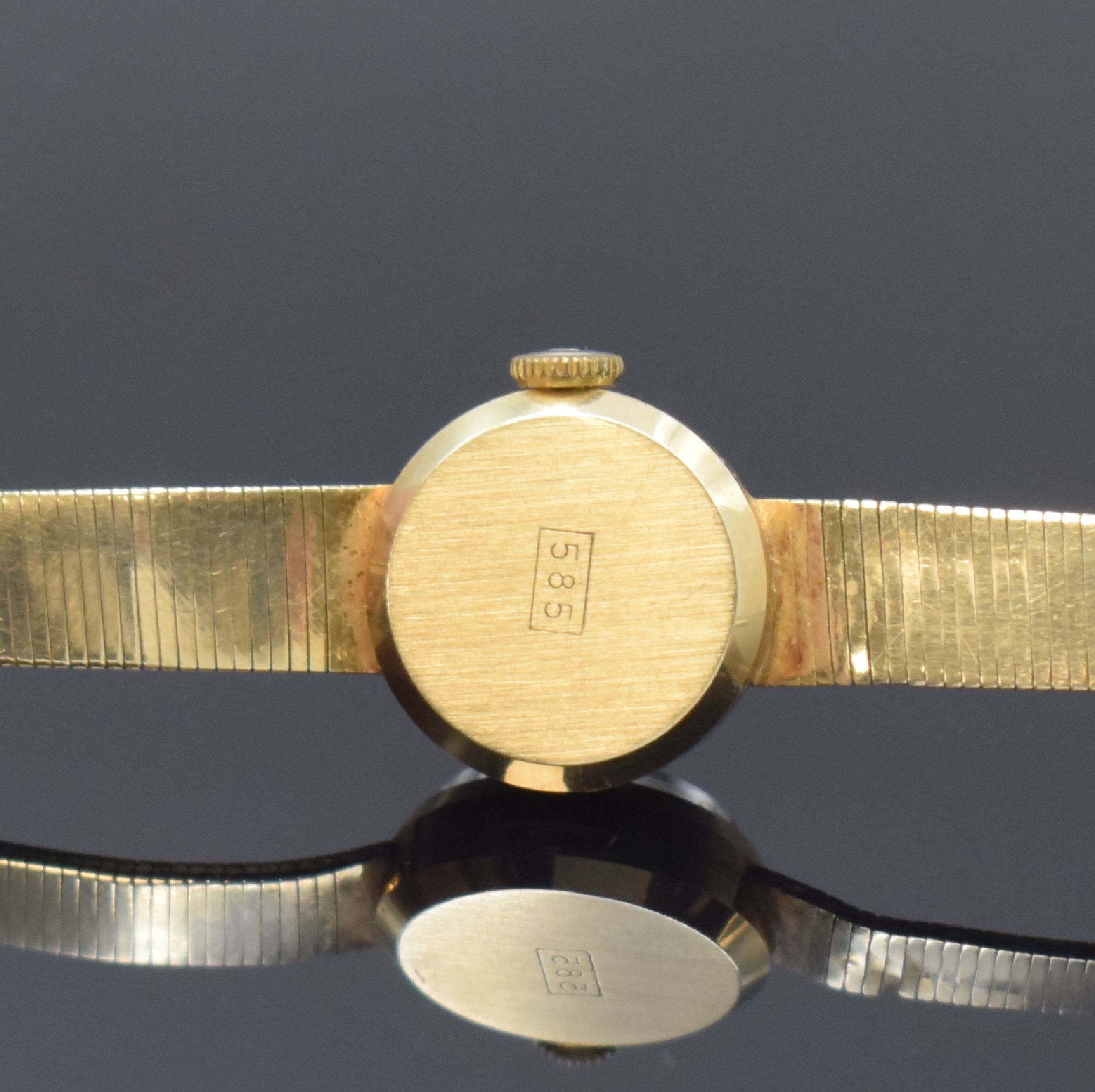 Detail d: WEISS Damenarmbanduhr in GG 585/000, um 1965, Handaufzug, 2-tlg. Geh. m. aufgedr. Boden, anges. Band m. Pyramiden-Struktur, silb. Zifferbl., gold. ...