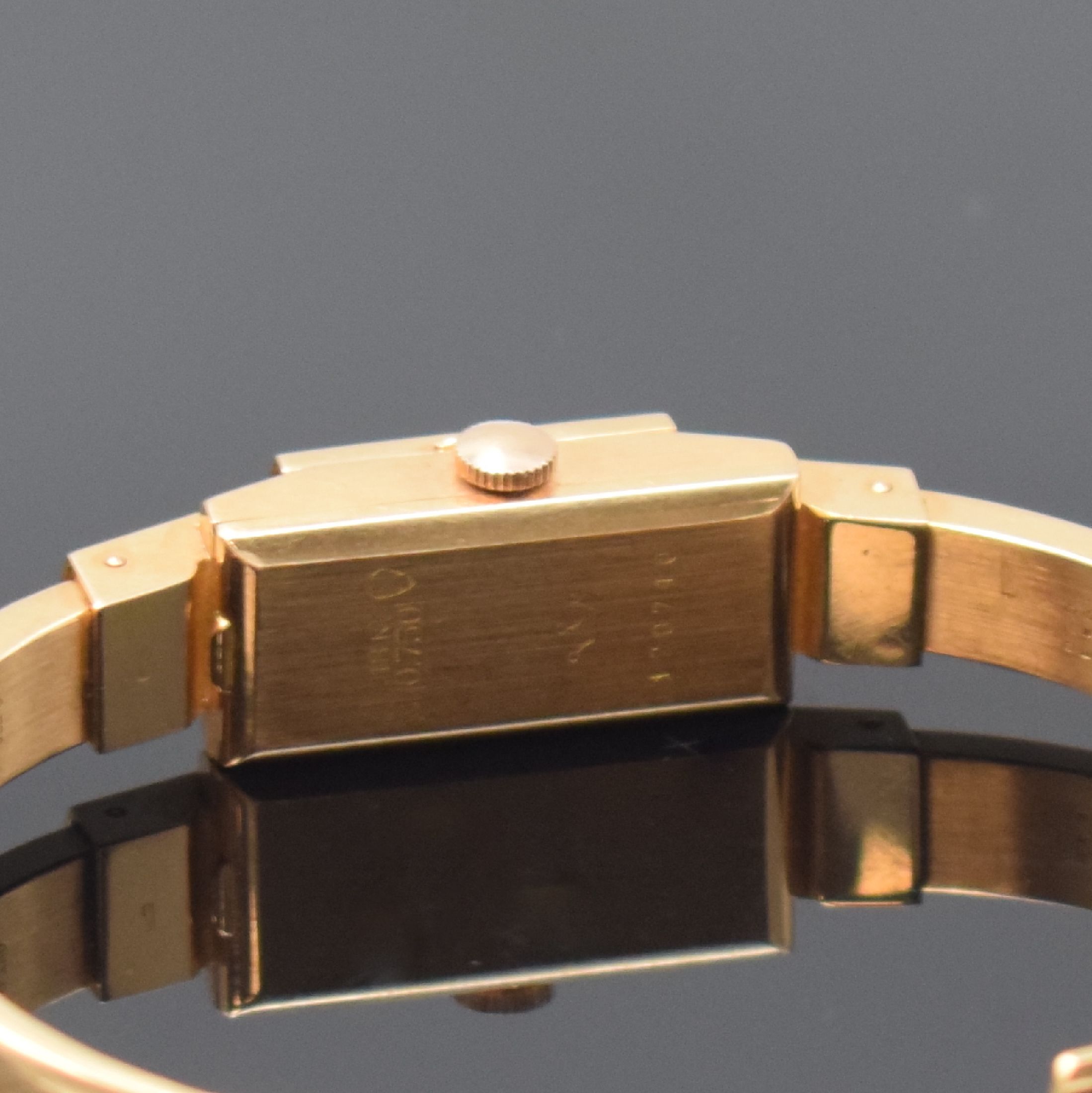 Detail c: GMC Damen-Spangenuhr in RG 750/000, Schweiz um 1950, Handaufzug, rechteck. Geh. m. aufgedr. Boden, glattes, federnd gelagertes Spangenband leicht ...