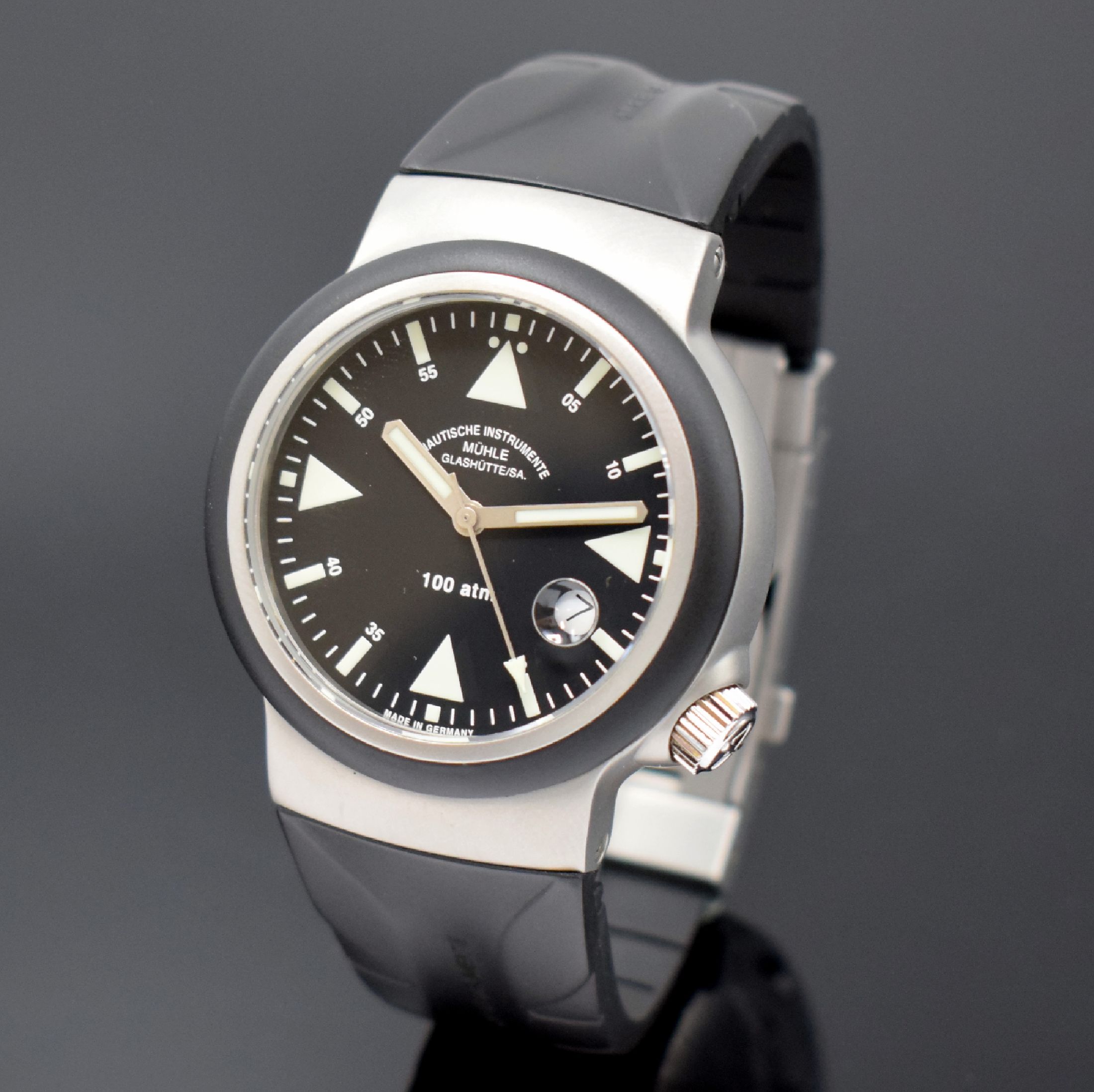 Detail a: MÜHLE GLASHÜTTE/SA. Nautische Instrumente Herrenarmbanduhr Modell S.A.R. Rescue-Timer Referenz M1-41-03, Deutschland um 2005, Automatik, verschr. ...