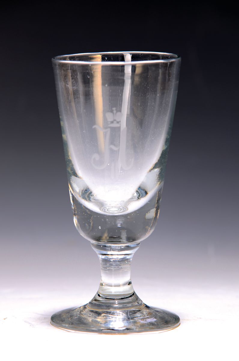 Fußglas/Pokalglas, Russland, Ende, 19. Jh., farbloses Glas mit dem Monogramm des Zaren Nikolaus II, H. ca. 15 cm