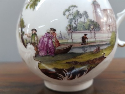 26714921g - Rococo jug, Meissen, around 1745, design by Johann Joachim Kaendler Form Dulong, landscape paintings on both sides: gallant couple crossing with a boat or rider in conversation with elegant gentleman, fine miniature painting, gold decoration, lid also with miniature, rest., H .approx. 16.5 cm