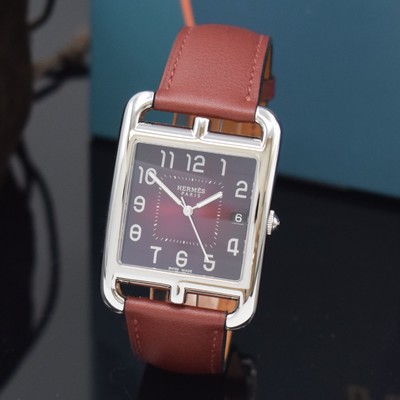 26714933a - HERMES wristwatch series Cape Cod reference CC1.810, stainless steel case including original leather strap with original buckle, quartz, case back 6-times screwed, red dial with Arabic hours, display of hours, minutes, sweep seconds & date, measures approx. 33 x 46 mm, Hermes storage back enclosed, unworn stock, condition 1-2