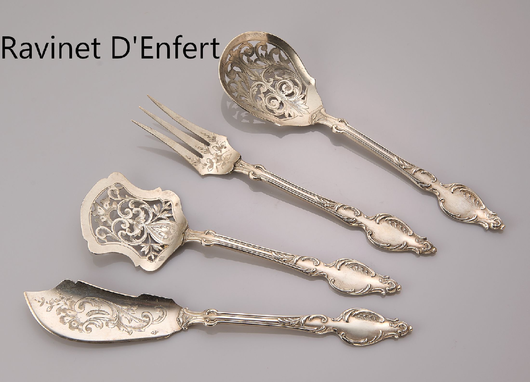 4-teiliges Petits-Fours-Vorlegebesteck, Frankreich um 1890/1900, 800er Silber, Meistermarke Ravinet D'Enfert, abstrakt floraler Dekor, ...