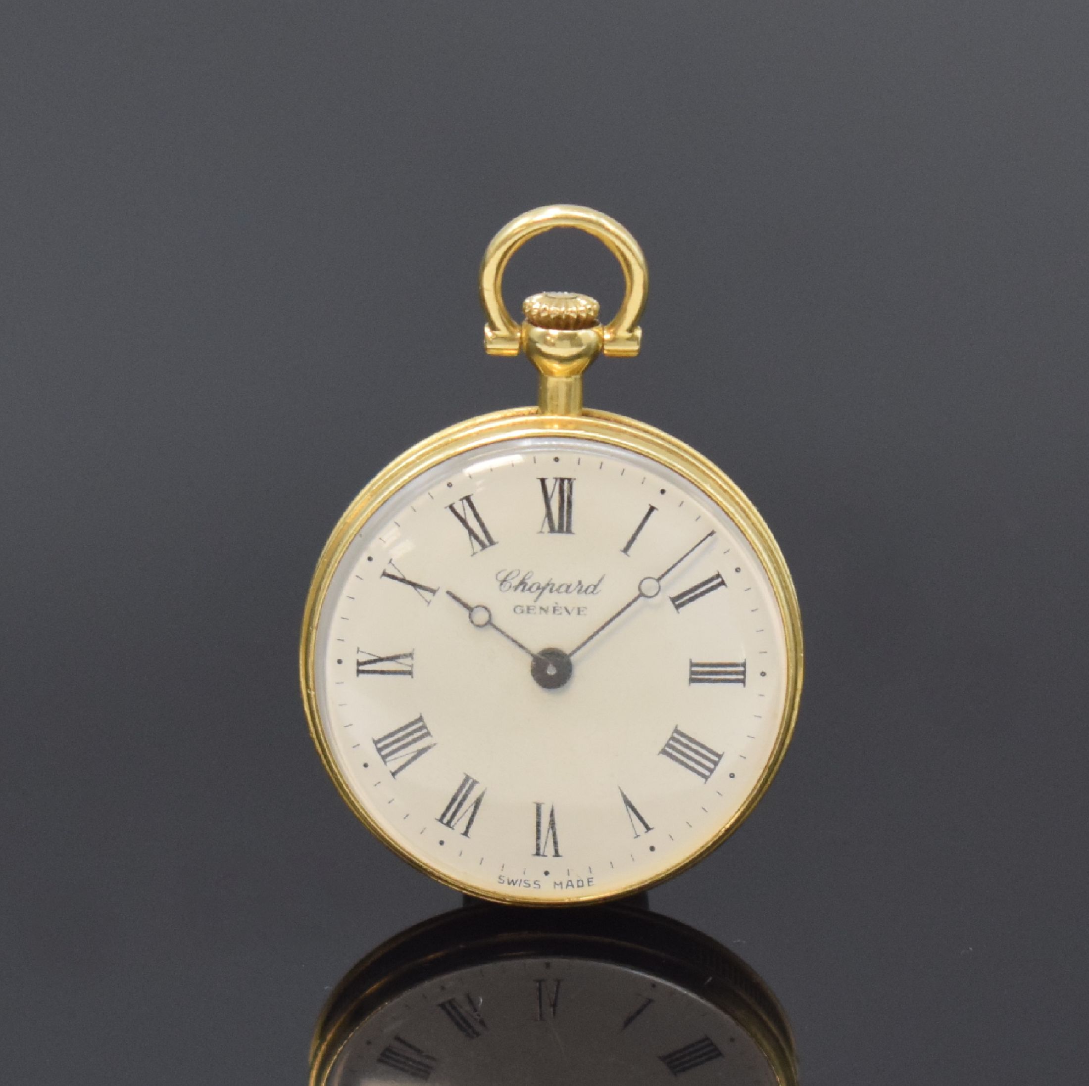 CHOPARD Damentaschenuhr in GG 750/000, Schweiz um 1980, Handaufzug, glattes Geh. m. geripptem Rand, Boden aufgedr., weißes Zifferbl., röm. Zahlen, ...