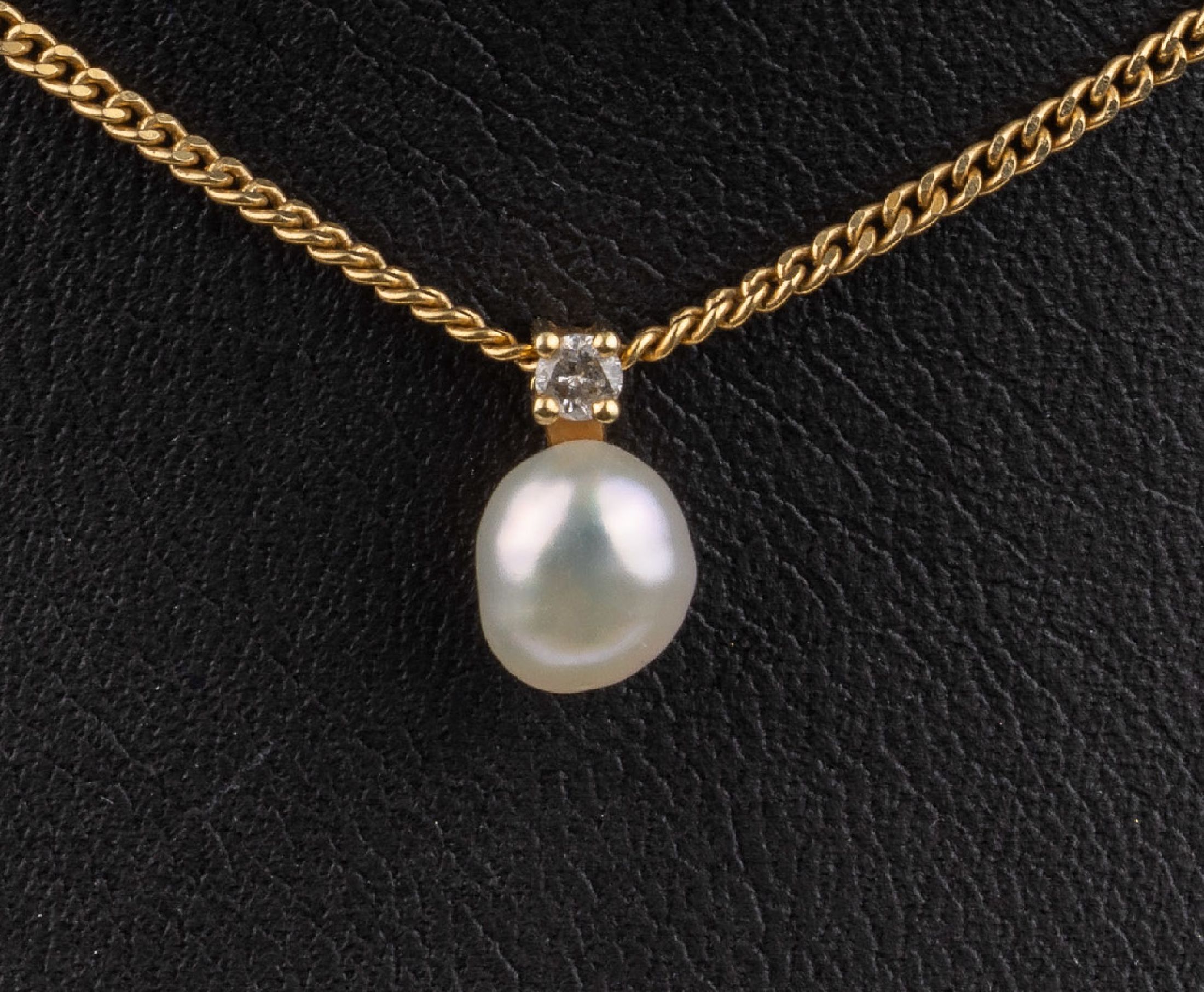 Detail a: 14 kt Gold Brillant-Zuchtperl-Collier, GG 585/000, 1 Brillant ca. 0.04 ct Weiß/si, 1 Süßwasserzuchtperle Durchm. ca. 5 mm, total ca. 3.1 g, L. ...