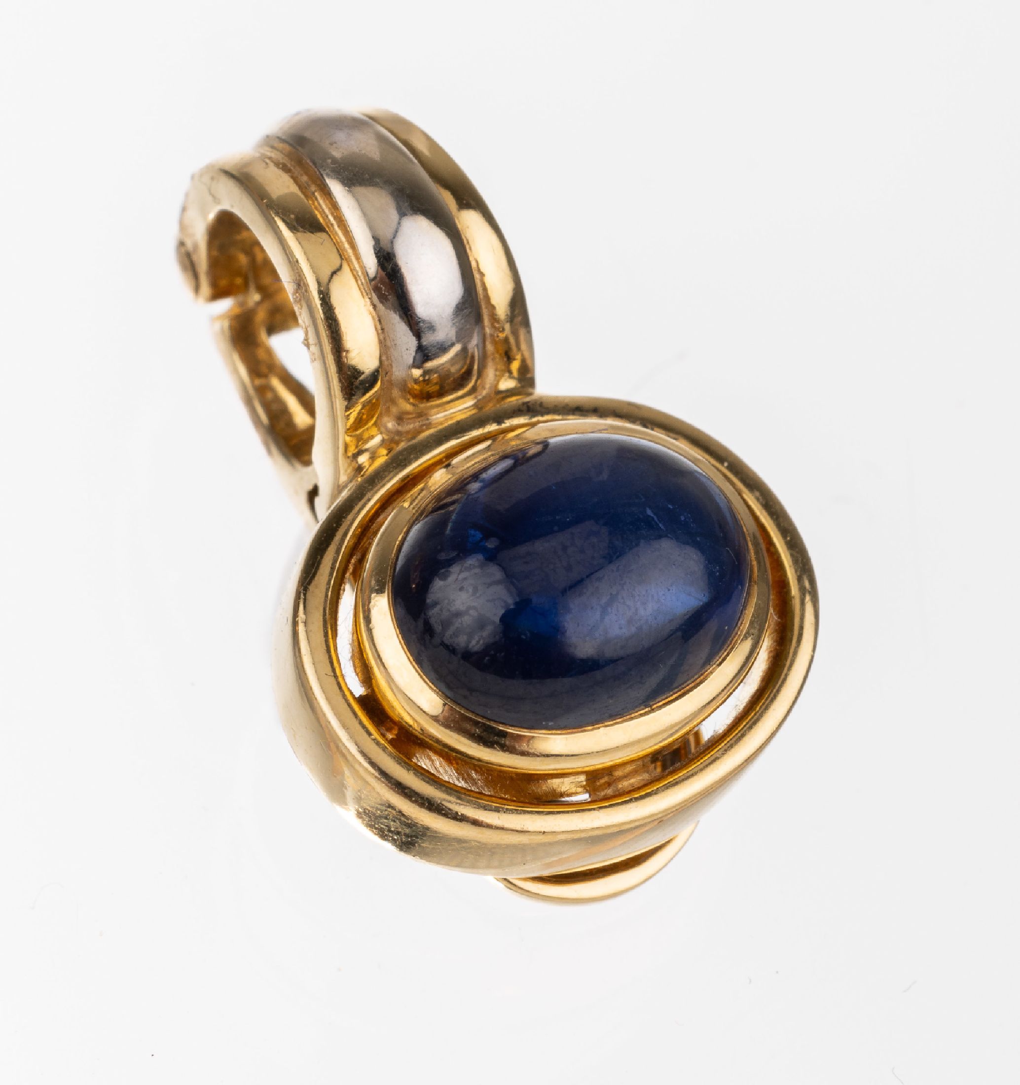 18 kt Gold Saphir-Clipanhänger, GG/WG 750/000, ovaler Saphir-Cabochon ca. 3.4 ct, total ca. 7.7 g, L. ca. 2 cm, Öse Innend. ca. 6.6 mm