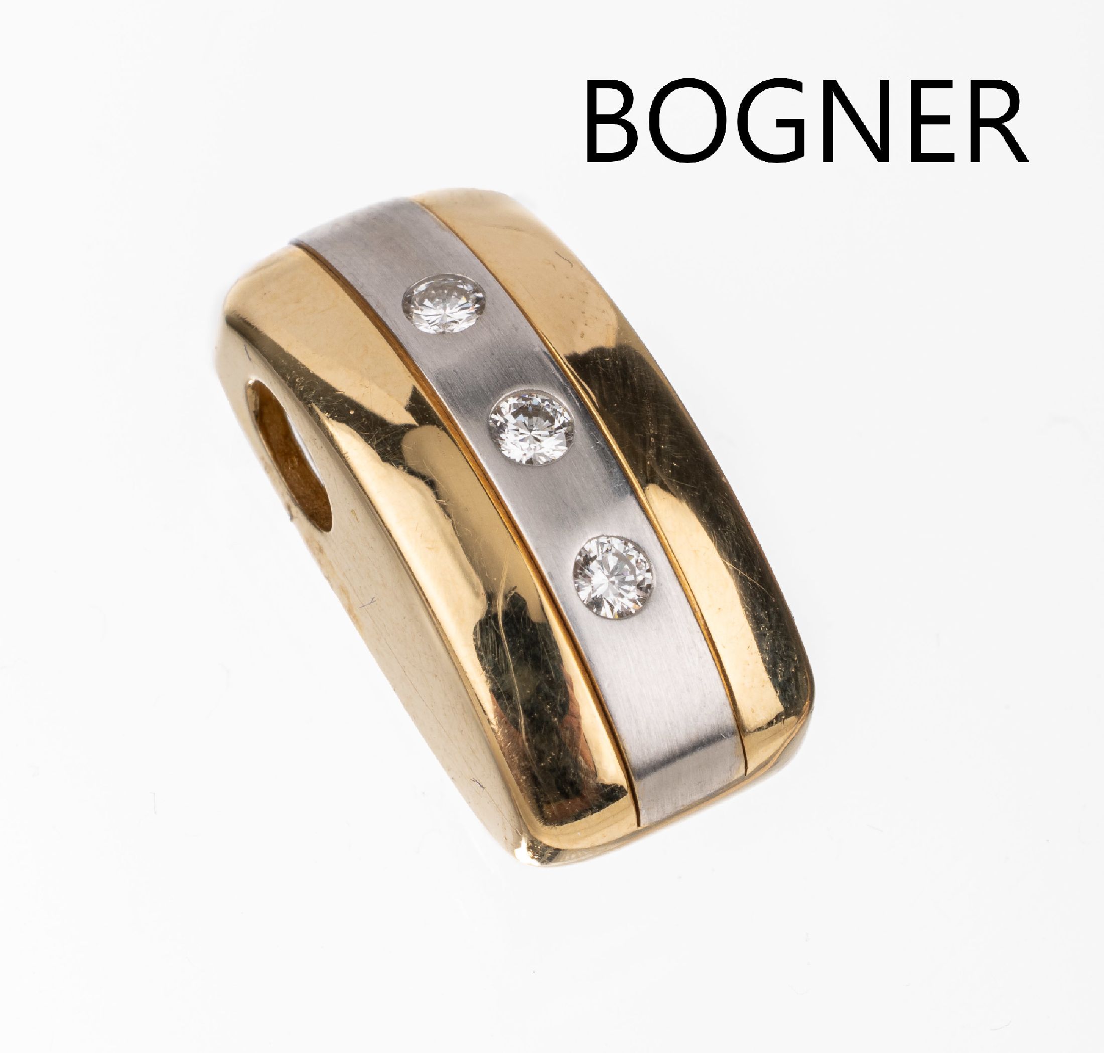 18 kt Gold Brillant-Anhänger, GG/WG 750/000, Meistermarke BOGNER, 3 Brillanten in satiniertem WG-Streifen zus. ca. 0,18 ct Weiß/si, total ca. 10,0 ...