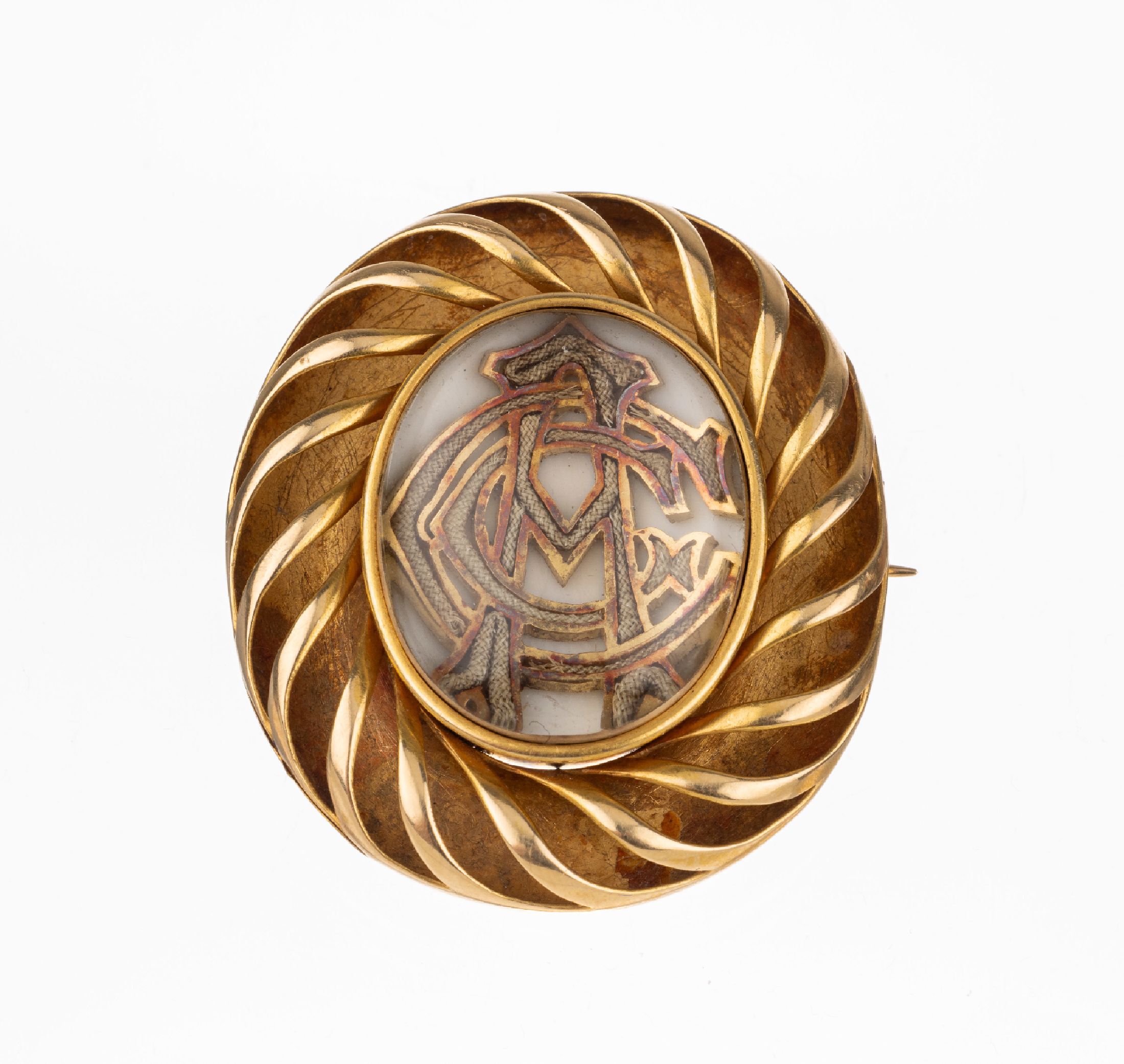 18 kt Gold Brosche mit Haareinlage, England um1840/50, GG 750/000 gepr., Fassung spiralförmig, durchbrochen gearbeitet, mittig Monogrammeinsatz CAC ...