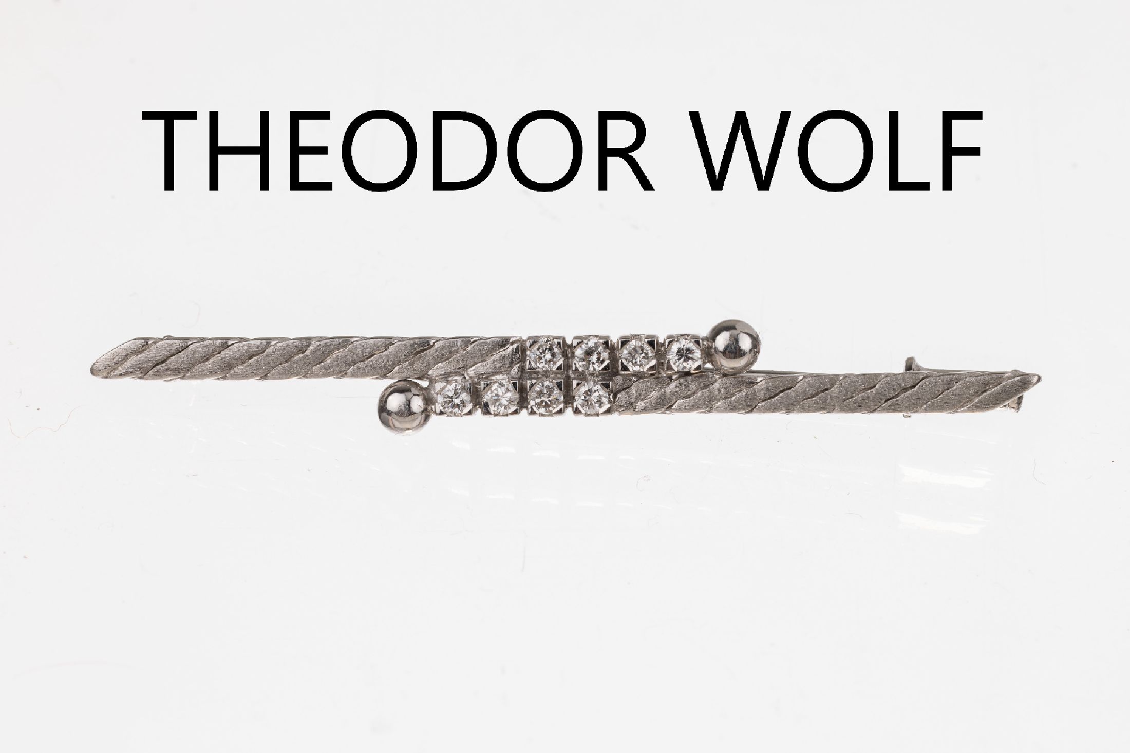14 kt Gold Brillant-Brosche, WG 585/000, 8 Brillanten zus. ca. 0.18 ct Weiß/si, total ca.3.8 g, L. ca. 5 cm, Meistermarke THEODOR WOLF