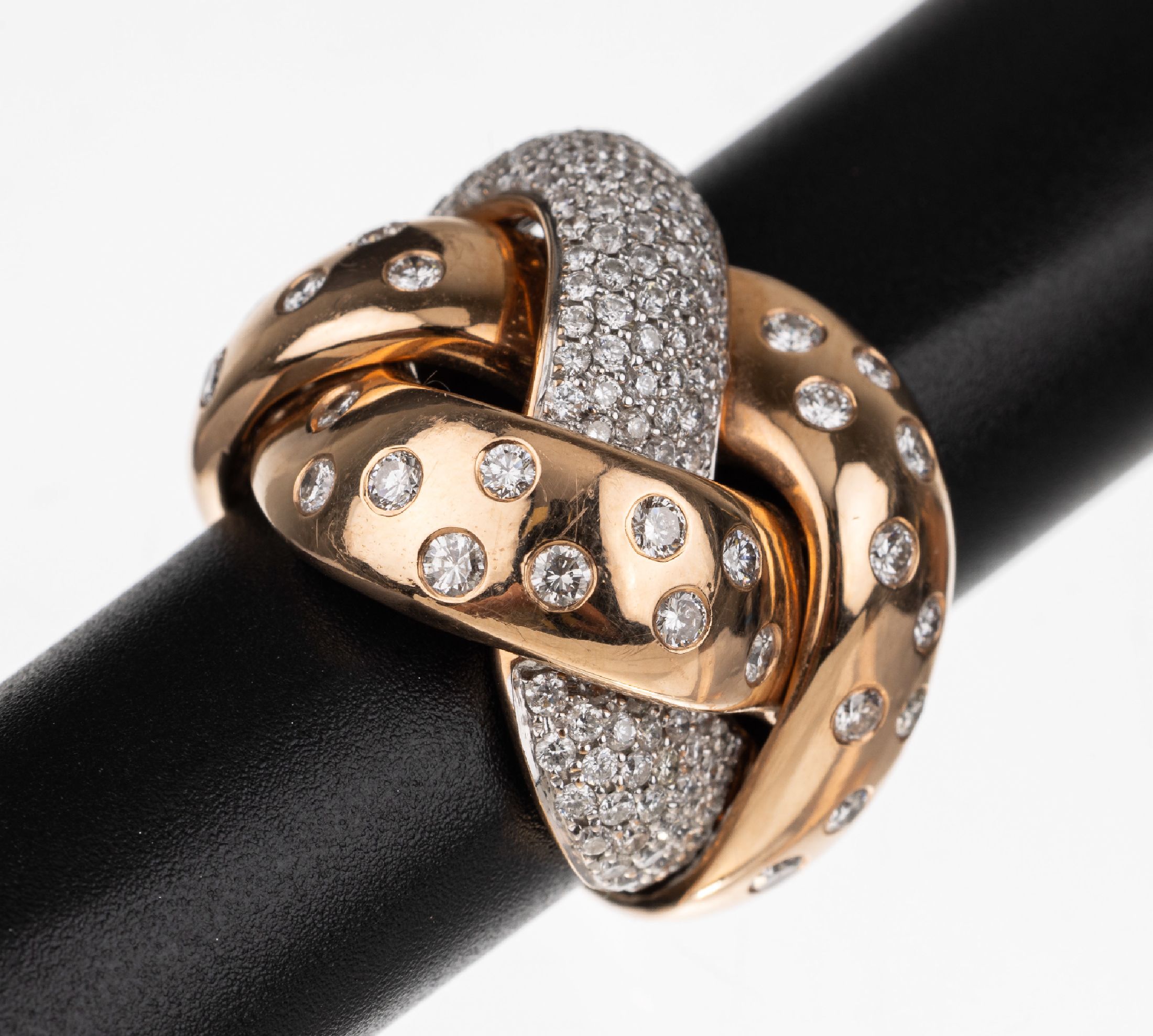18 kt Gold Brillant Ring, RG/WG 750/000, geflechtartig geschwungen, 177 Brillanten zus.3.0 ct Weiß/si, RW 57, ca. 17.3 g