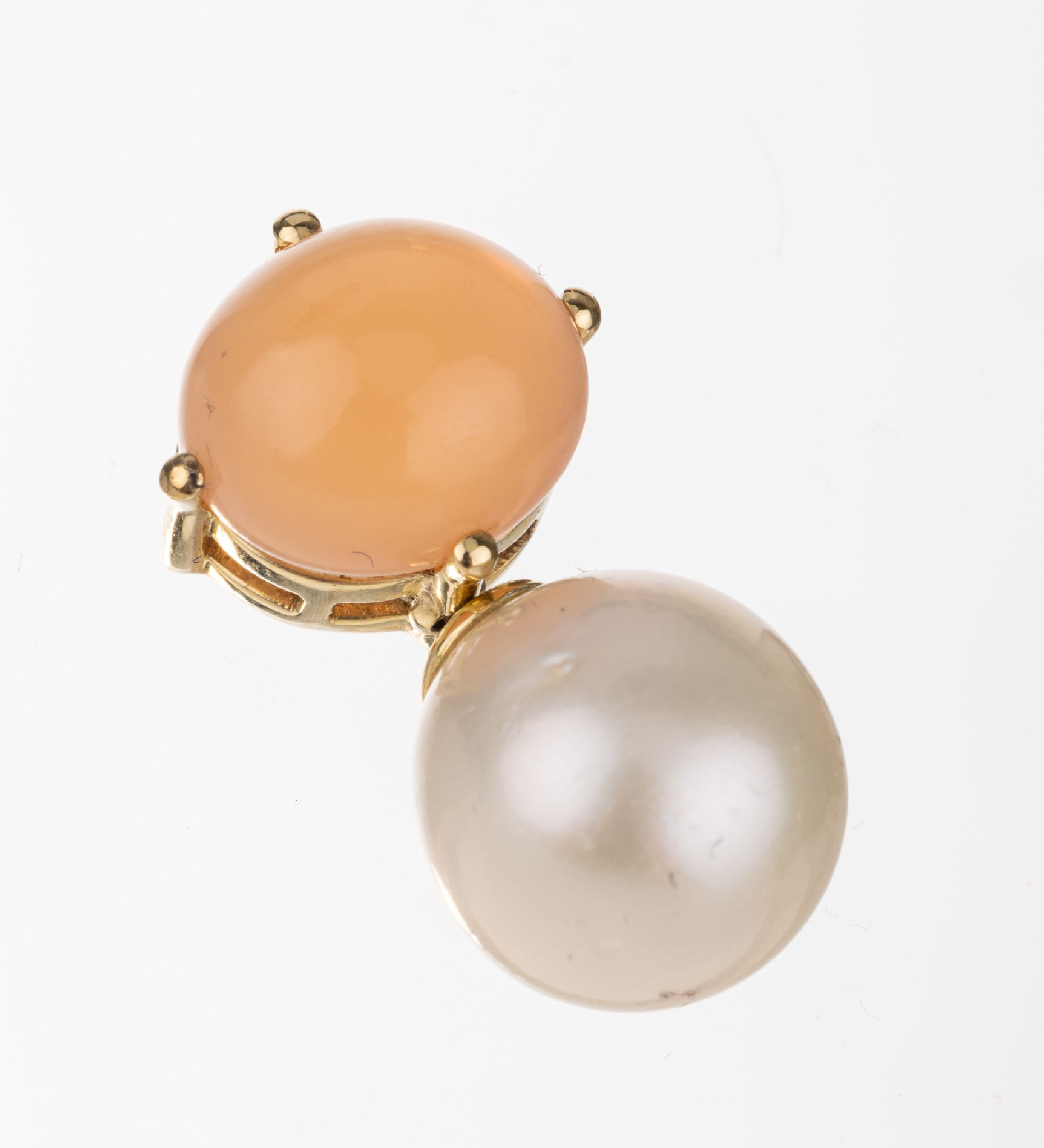 14 kt Gold Mondstein-Perl-Anhänger, GG 585/000, weiße Südseezuchtperle D. ca. 14.4 mm, ovaler Mondsteincabochon, bewegl. gearbeitet, L. ca. 2,6 ...