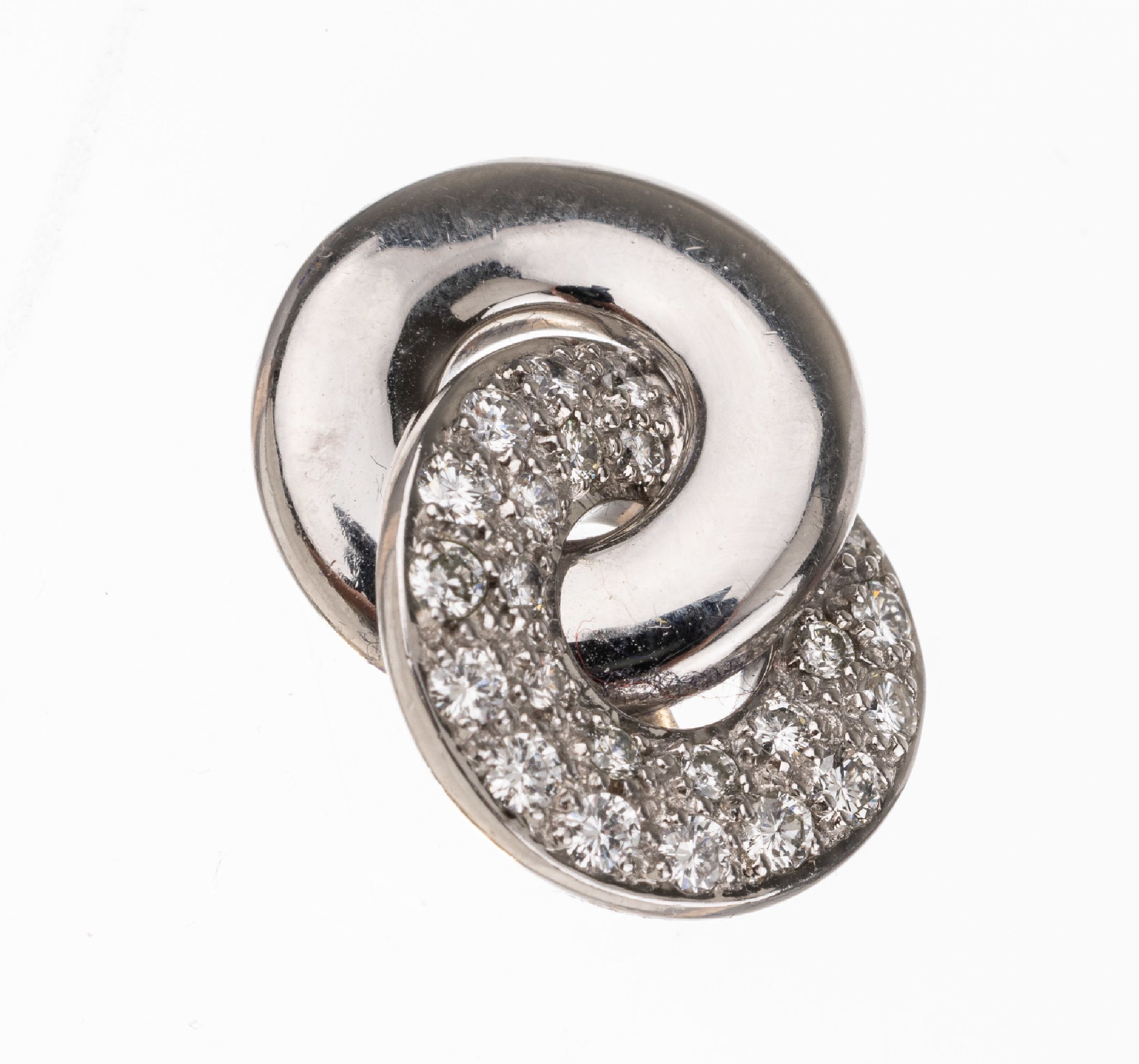 18 kt Gold Brillant-Anhänger, WG 750/000, Brillanten zus. ca. 0.60 ct grav. Weiß/si, 2 ineinander greifende Kreise, total ca. 10,7 g, L. ca. 2 cm