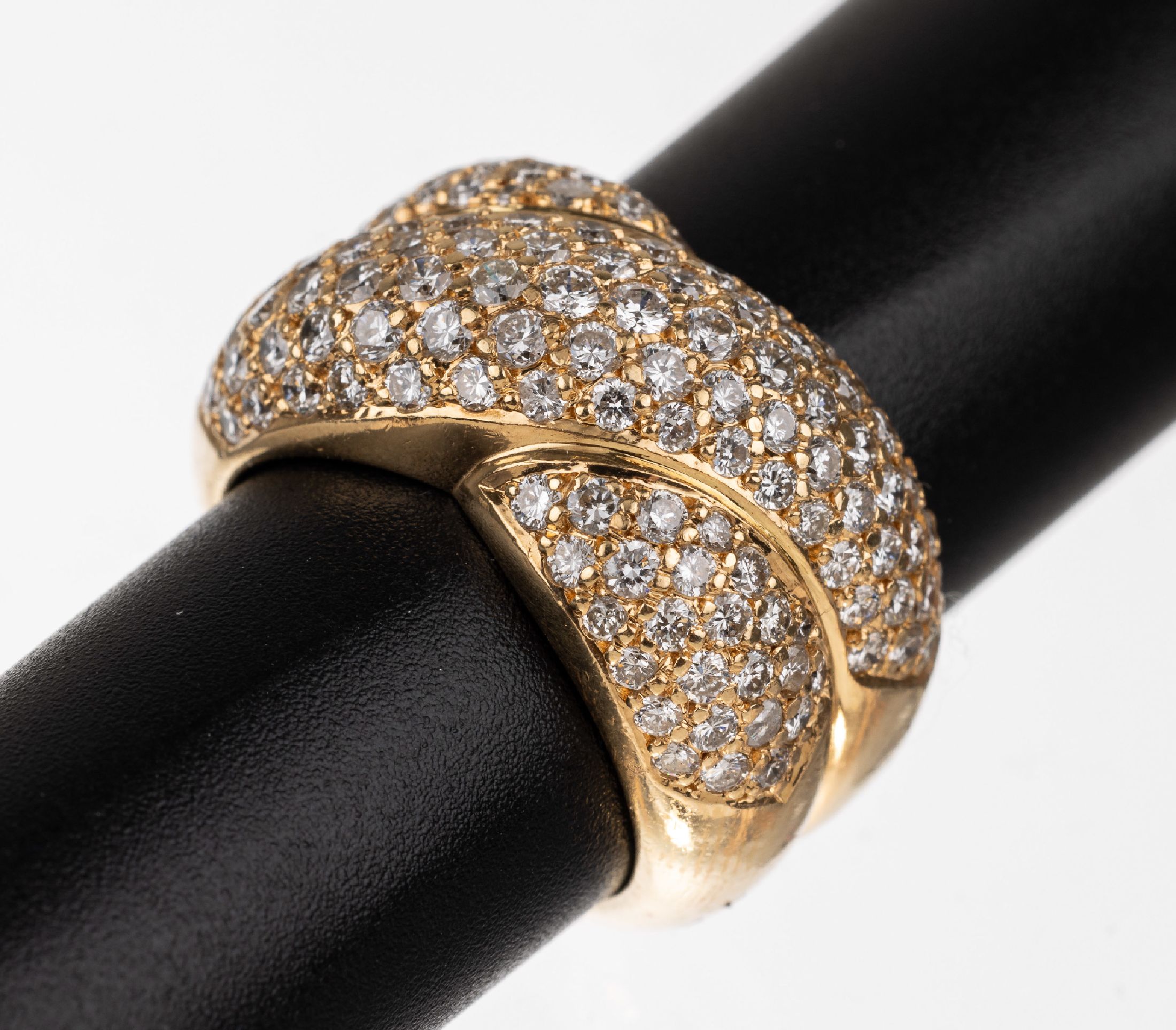 18 kt Gold Brillant Ring, GG 750/000, gekreuzter Ringkopf mit Brillanten zus. ca. 2.50 ct Weiß/si, RW 54, ca. 19.7 g