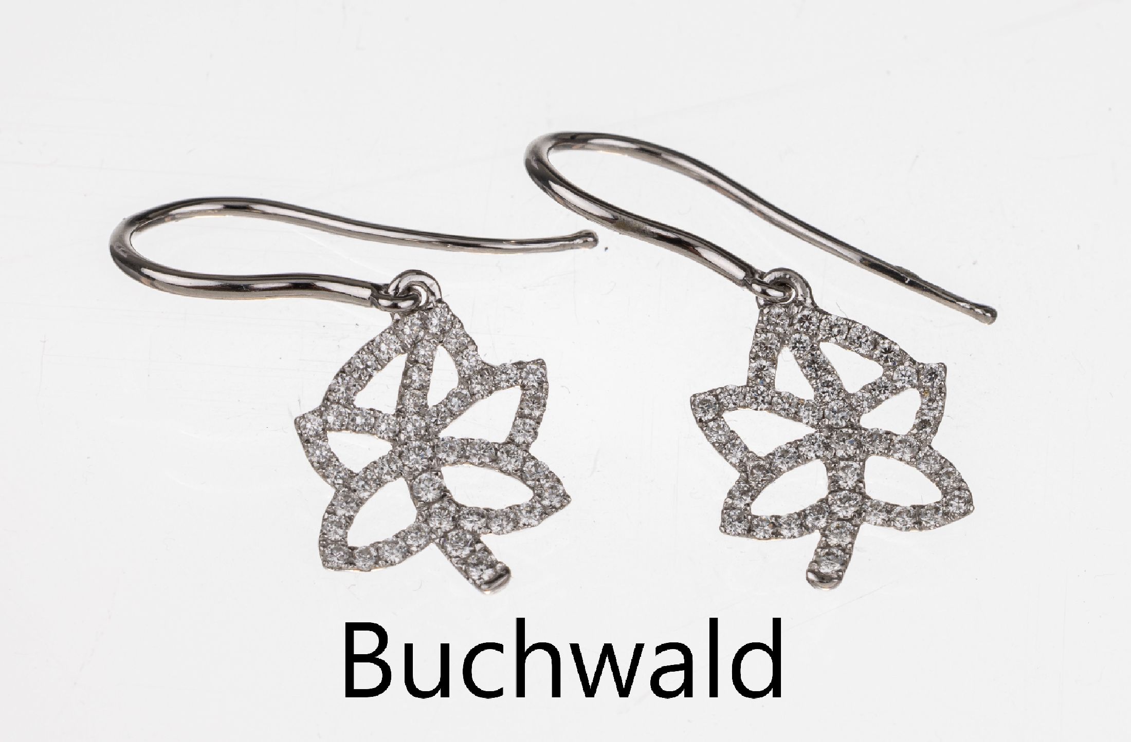 Paar 18 kt Gold Brillant Ohrgehänge, WG 750/000, blütenförm. Abhängungen mit 92 Brillanten zus. ca. 0.50 ct Weiß/si, Meistermarke HP Buchwald, ...