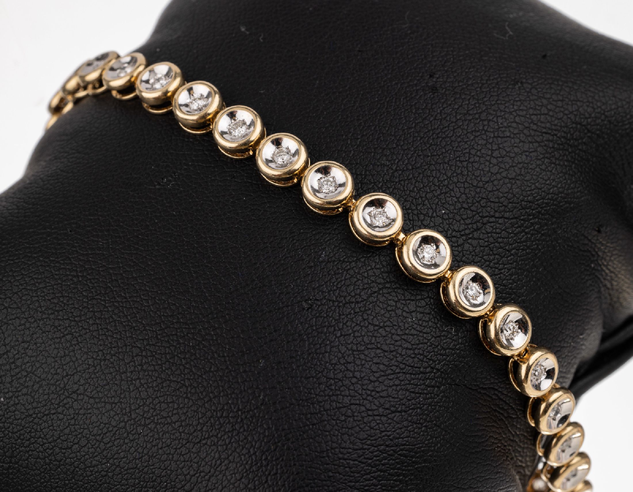 14 kt Gold Brillant Armband, GG 585/000, Brillanten zus. ca. 1.0 ct Weiß/si, L. ca. 20 cm, Kastenschloß mit doppelter Sicherheitsacht, ca. 13.2 g