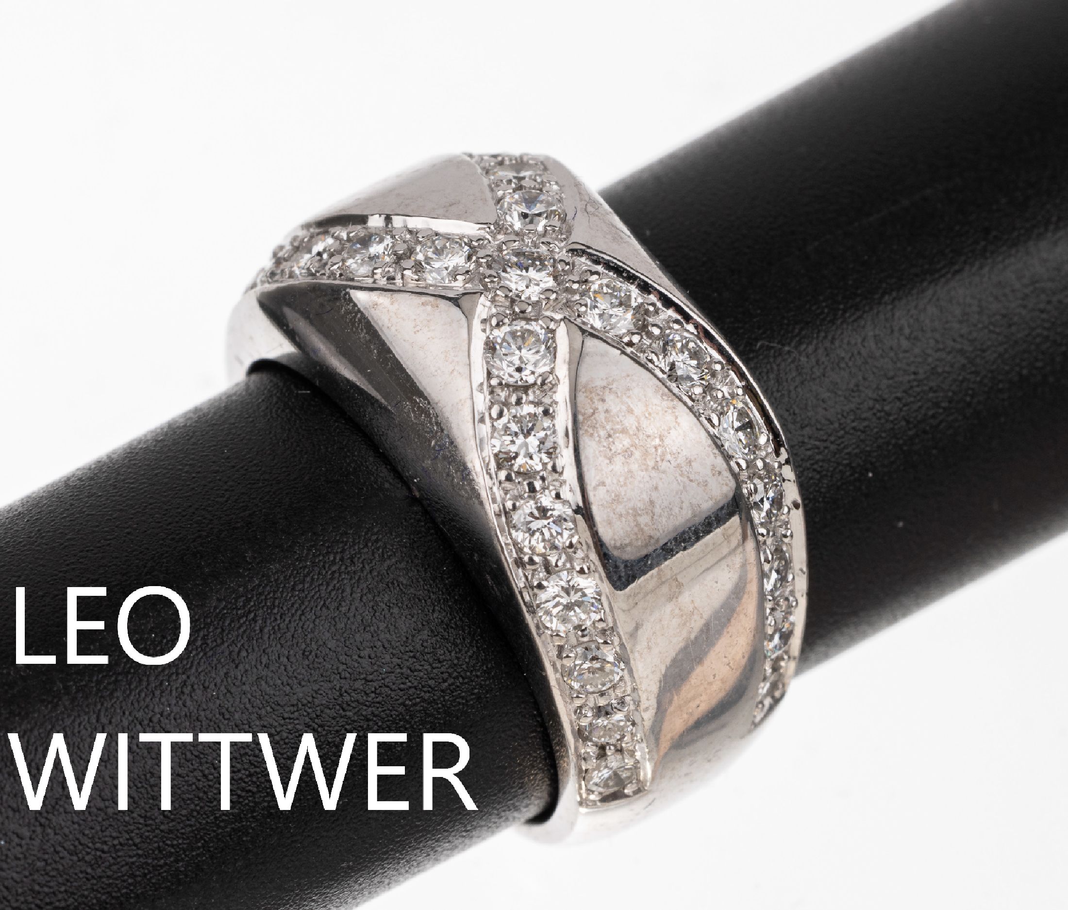 18 kt Gold Brillant Ring, LEO WITTWER, WG 750/000, Brillanten zus. ca. 1.20 ct Weiß/si, sign., RW 56, ca. 18 g