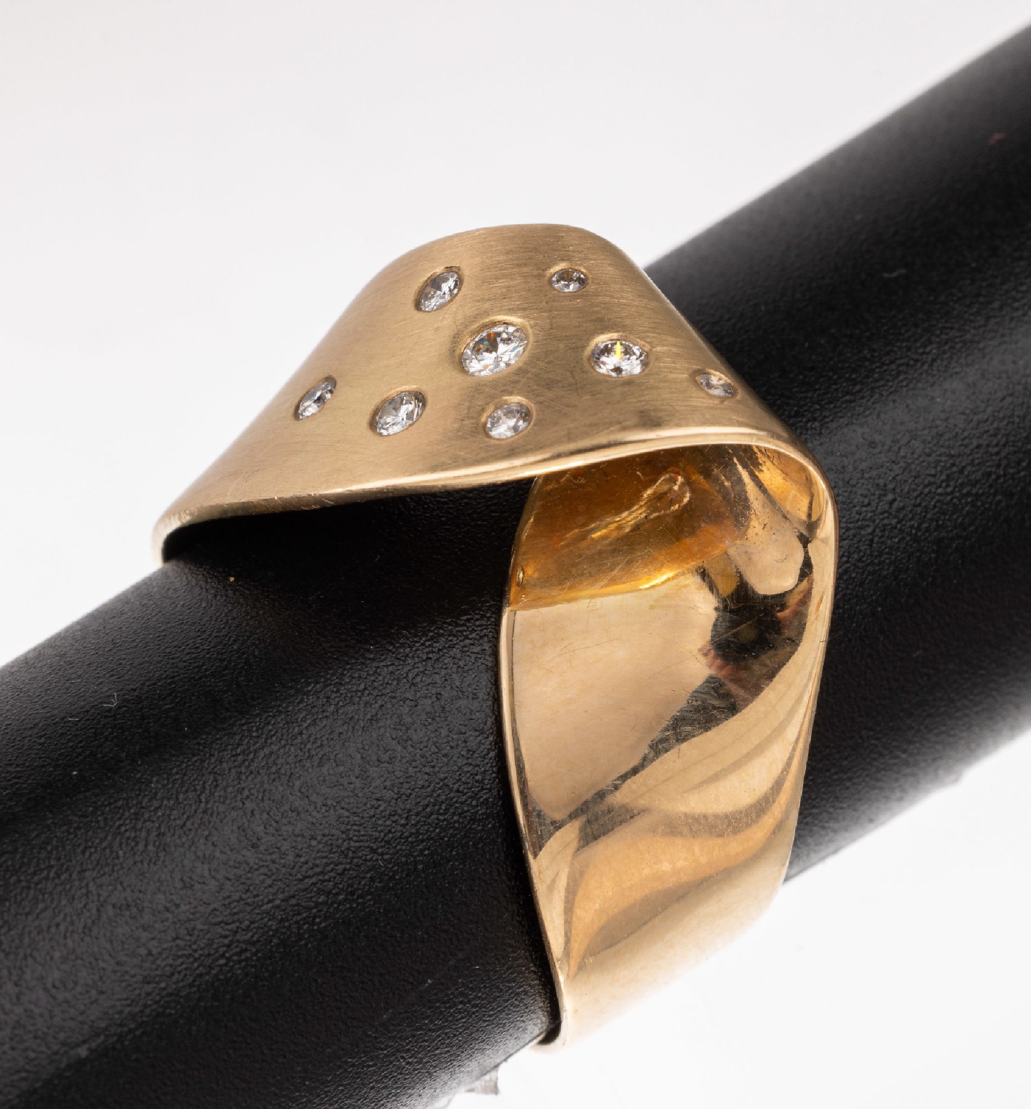 14 kt Gold Designer Brillant Ring, GG 585/000, teilsat., teilpol., 8 Brillanten zus.ca. 0.19 ct Weiß/si, ca. 7.4 g, RW 66