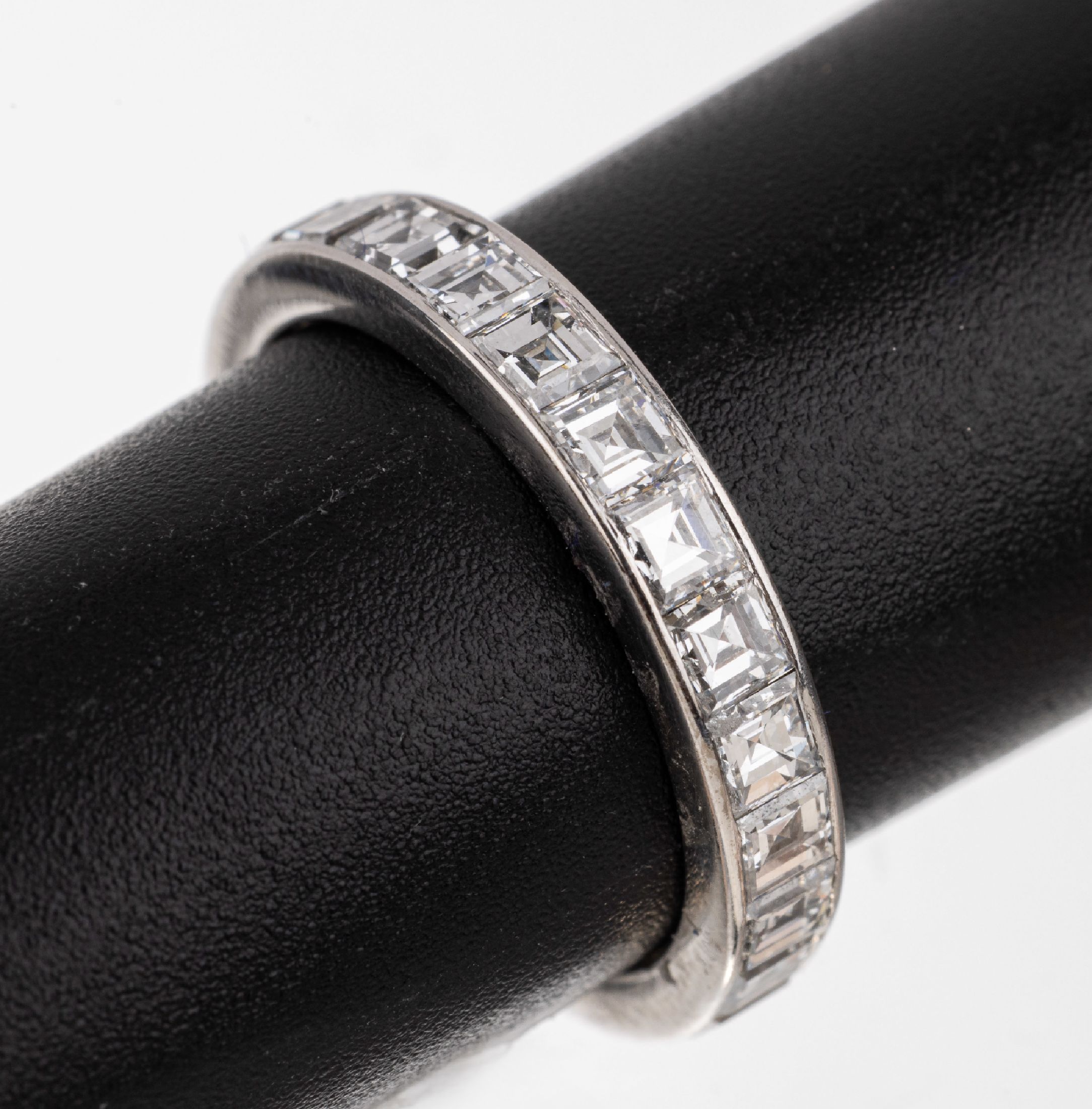 Platin Diamant Memoryring, Diamantcarrees zus. ca. 1.20 ct Weiß/si, RW 50, ca. 2.9 g