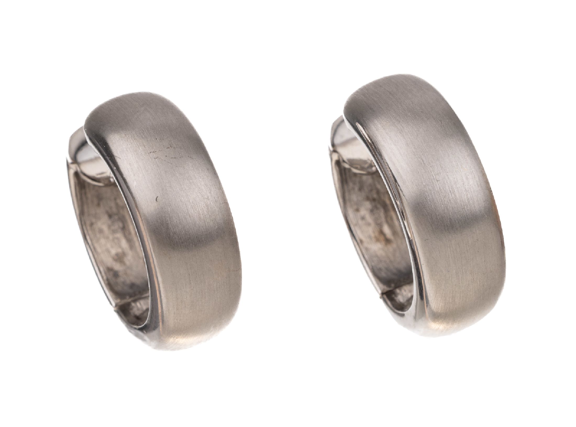 Paar 14 kt Gold Ohrcreolen, WG 750/000, fein mattiert, Durchm. ca. 21 mm, B. ca. 7.1 mm, total ca. 12.0 g