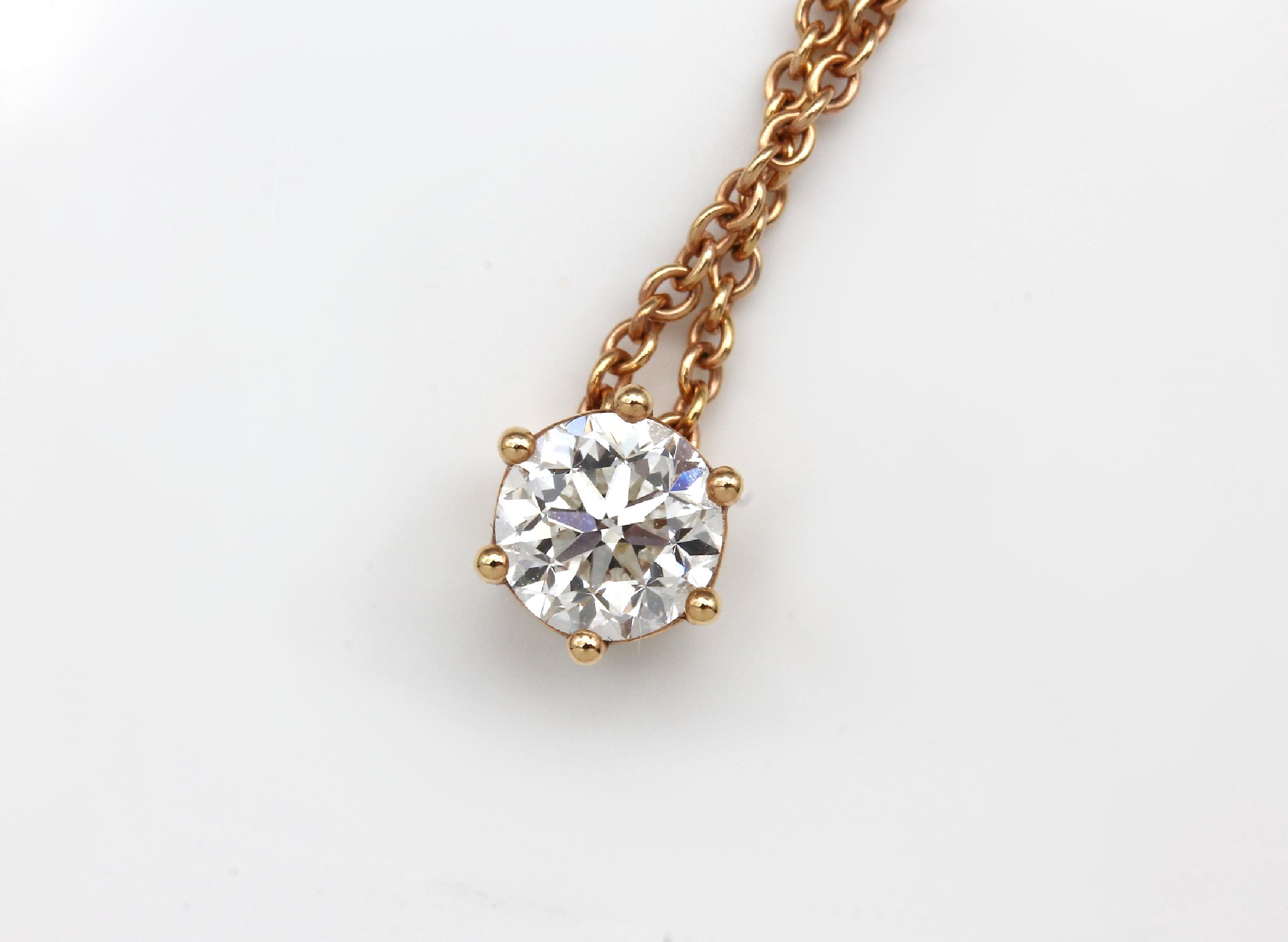Detail a: 18 kt Gold Brillant Anhänger, RG 750/000, an Kette RG 750/000, Brillant Solitär 1.00 ct Weiß (H)/vs 1, Krappenfassung,L ca. 44 cm, IGI-Expertise ...
