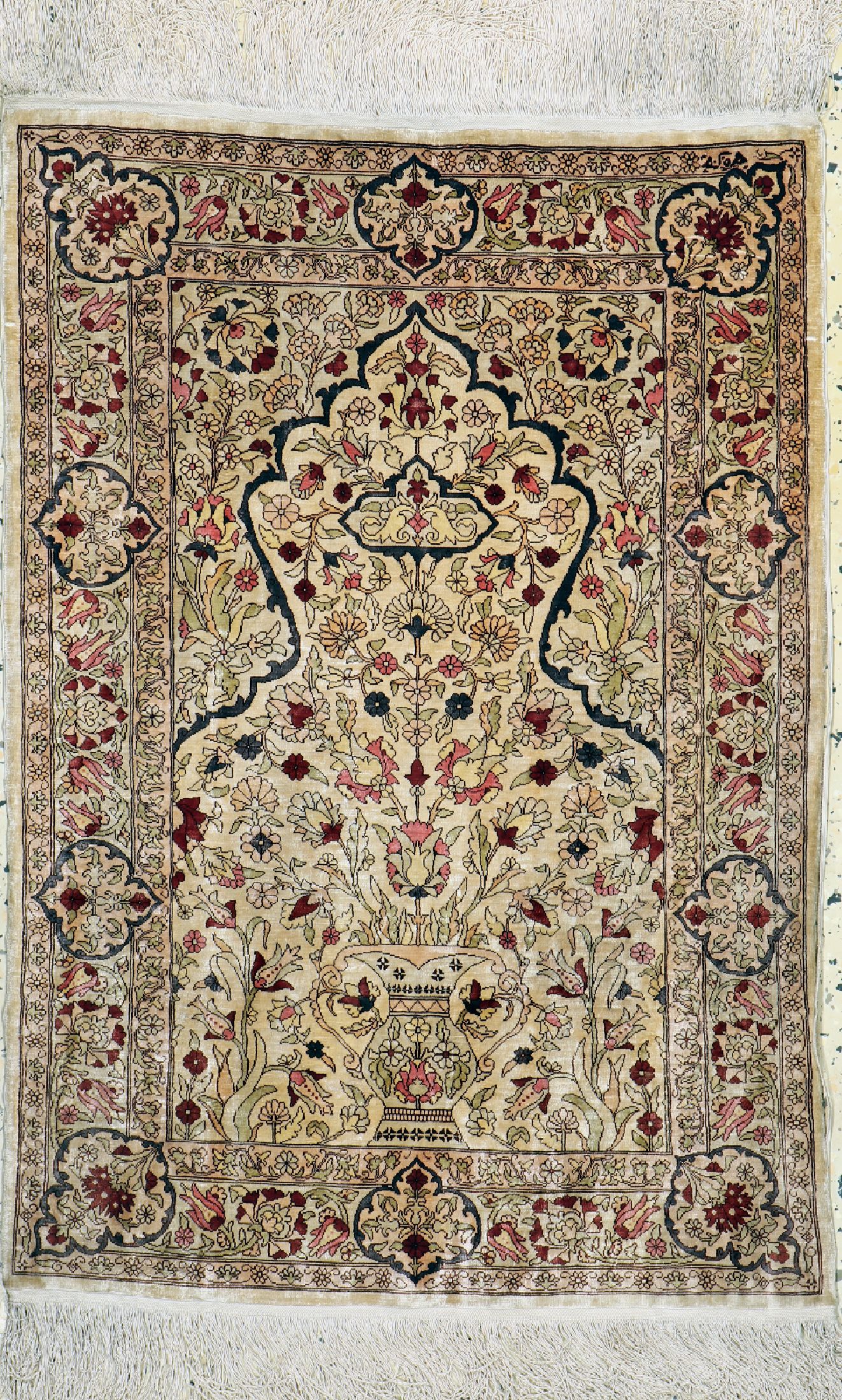 Hereke Seide fein signiert, Türkei, um 1960, reine Naturseide, ca. 93 x 62 cm, EHZ: 2, (Schirazi defekt)