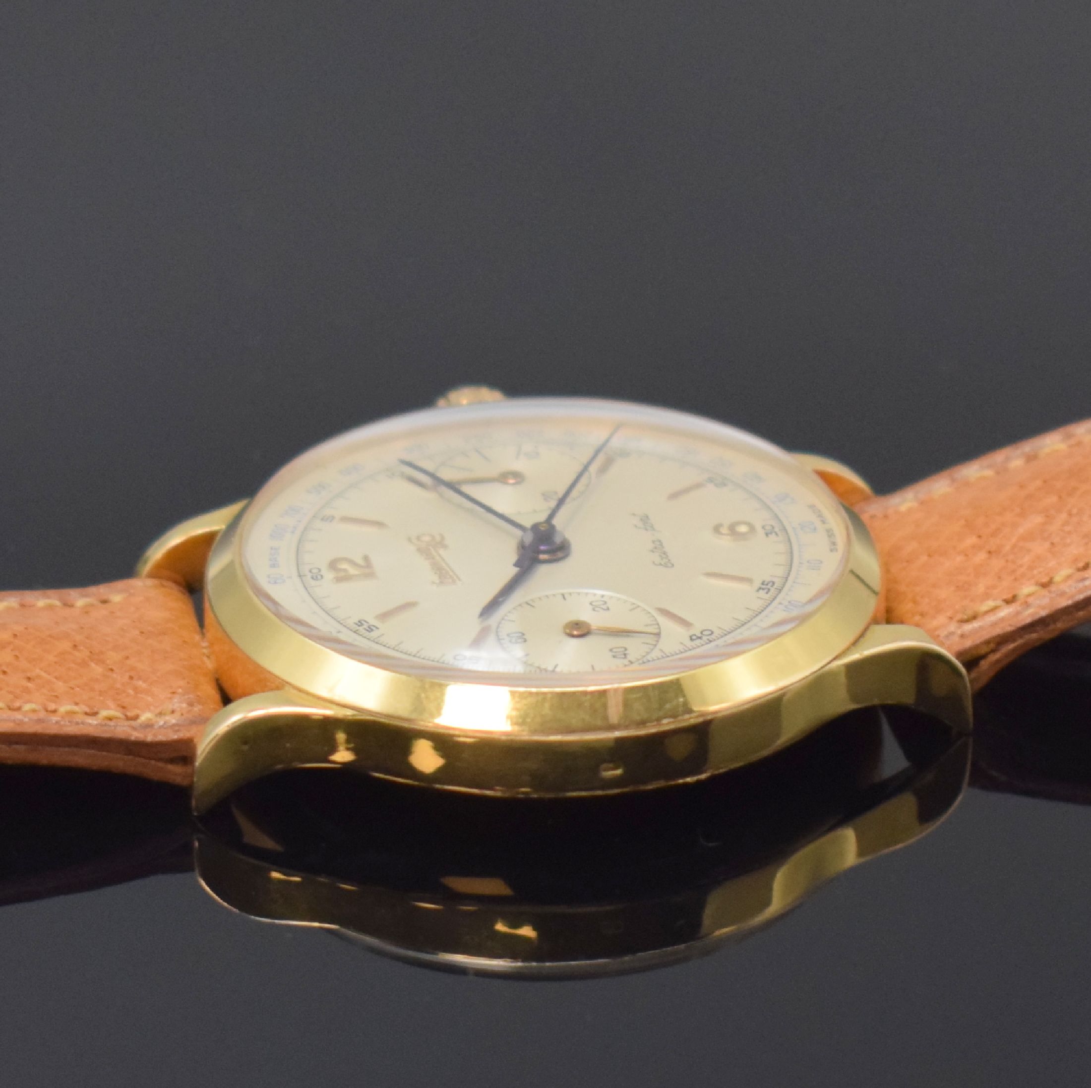 Detail d: EBERHARD & CO großer Herrenchronograph in RG 750/000 Kaliber Valjoux 65, Schweiz um 1945, Handaufzug, 3-tlg. Geh., Boden u. Glasrand aufgedr., ...