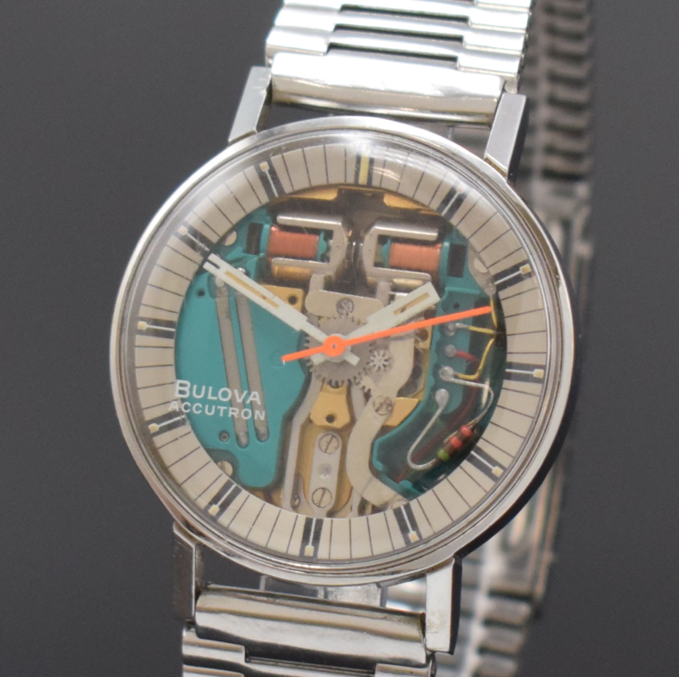 Detail a: BULOVA Herrenarmbanduhr Accutron Spaceview, Schweiz um 1968, Edelstahlgeh., Boden verschr., sichtbares Stimmgabelschwingerwerk, Batteriefach u. ...