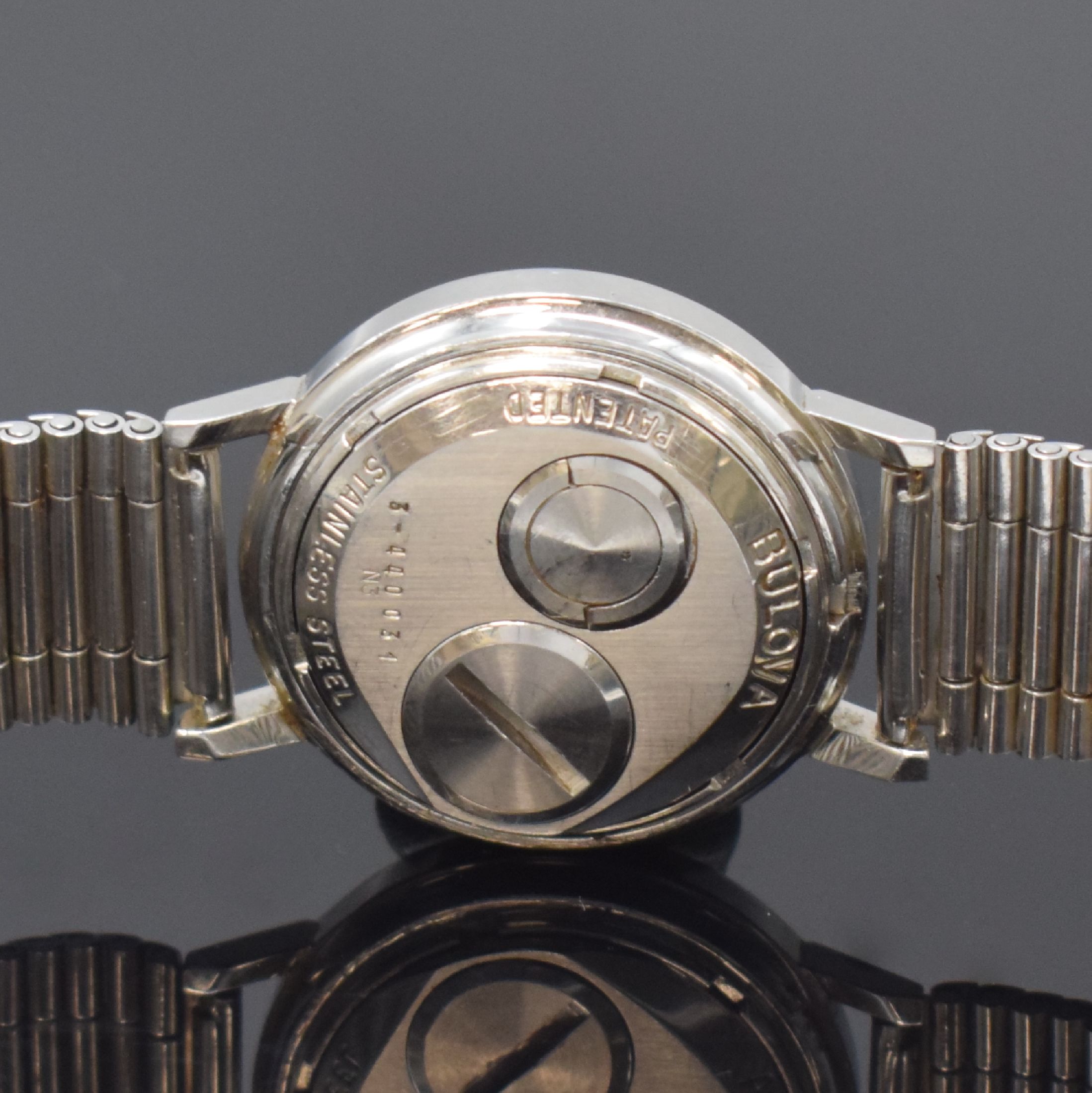 Detail c: BULOVA Herrenarmbanduhr Accutron Spaceview, Schweiz um 1968, Edelstahlgeh., Boden verschr., sichtbares Stimmgabelschwingerwerk, Batteriefach u. ...