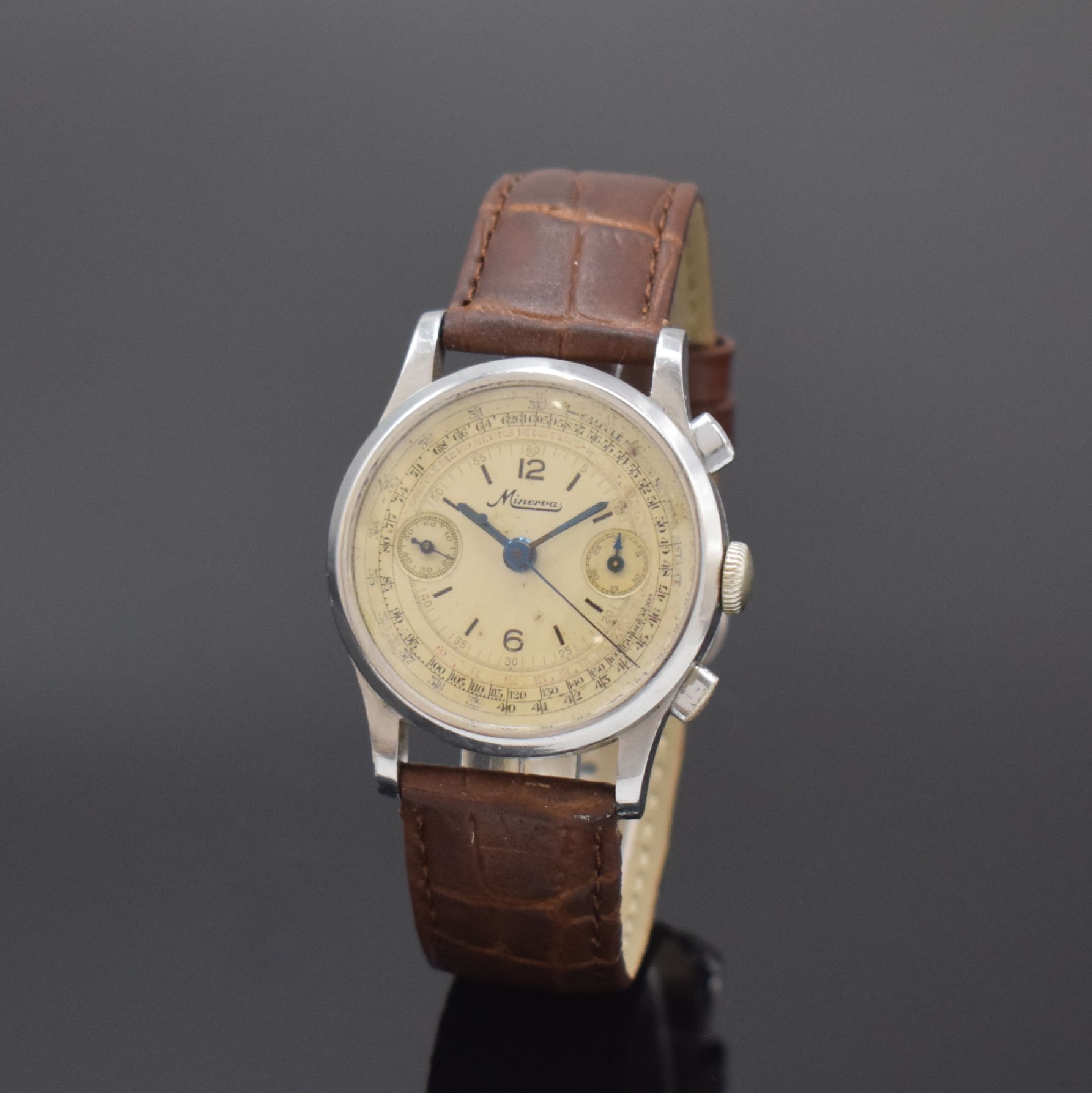 MINERVA Kaliber 13-20 Herrenarmbanduhr mit Chronograph in Stahl, Schweiz um 1940, Boden u. Glasrand aufgedr., silb. Zifferbl. pat./fl., gebl. Zeiger, ...