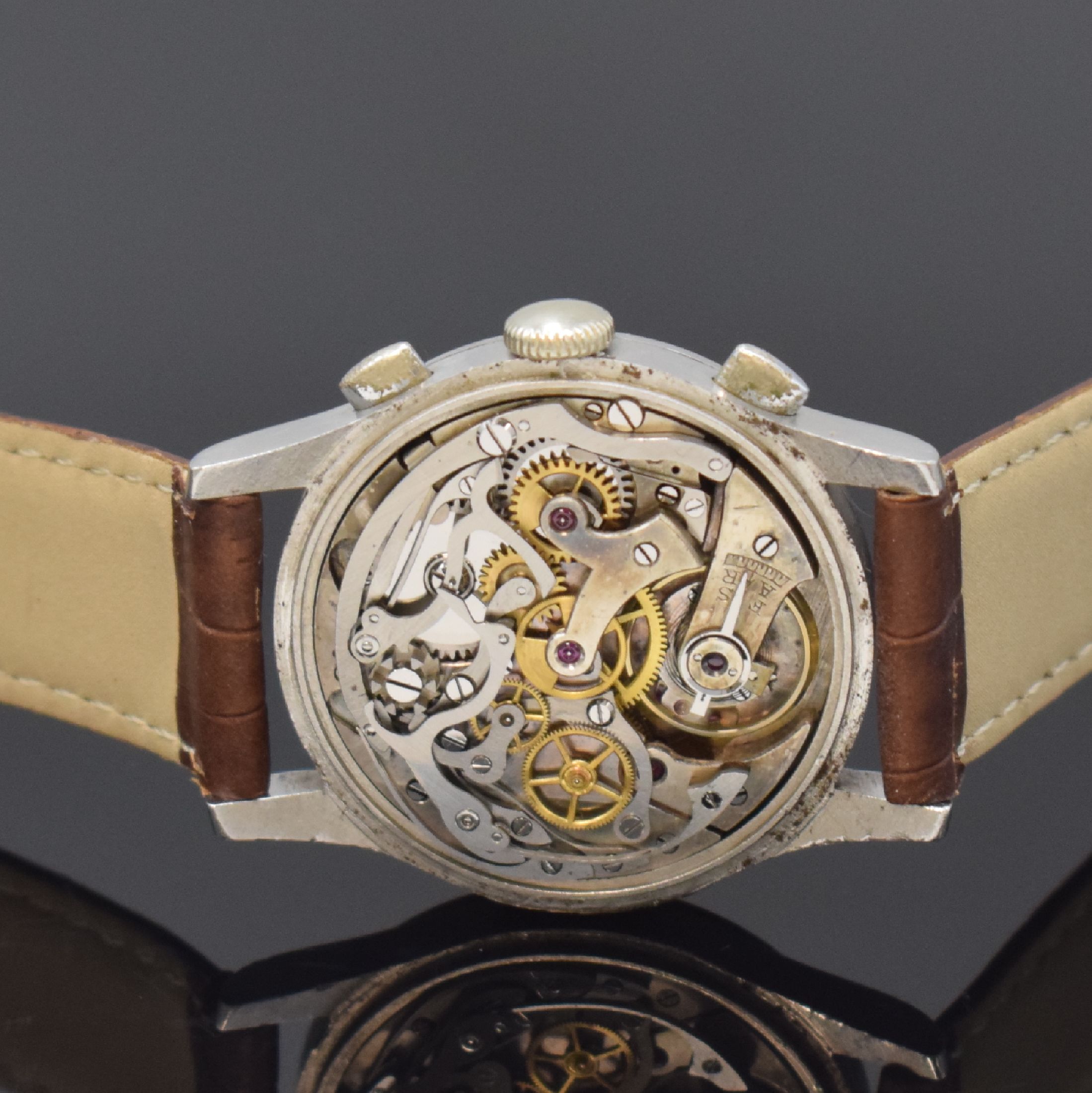 Detail d: MINERVA Kaliber 13-20 Herrenarmbanduhr mit Chronograph in Stahl, Schweiz um 1940, Boden u. Glasrand aufgedr., silb. Zifferbl. pat./fl., gebl. Zeiger, ...
