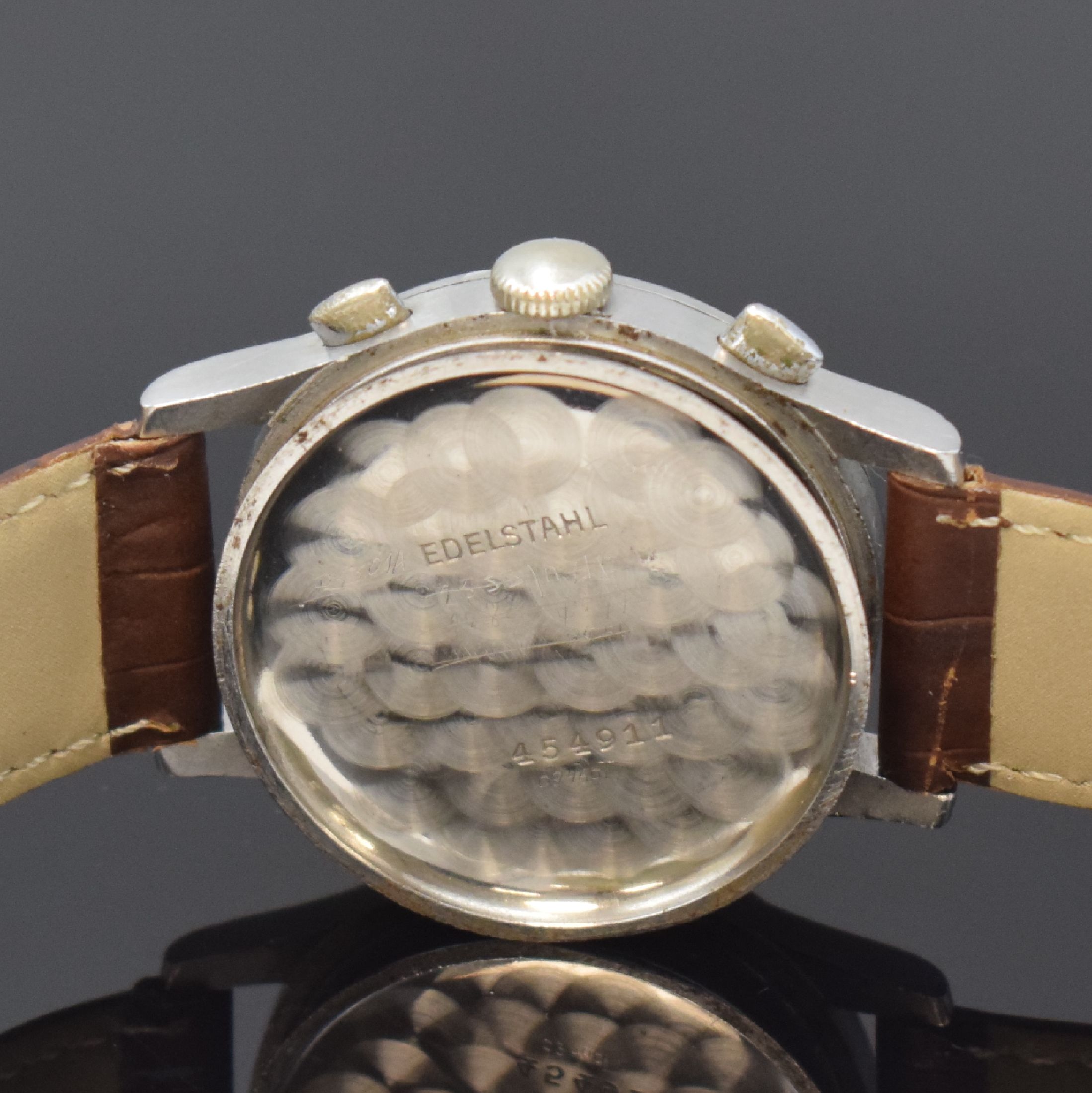 Detail e: MINERVA Kaliber 13-20 Herrenarmbanduhr mit Chronograph in Stahl, Schweiz um 1940, Boden u. Glasrand aufgedr., silb. Zifferbl. pat./fl., gebl. Zeiger, ...