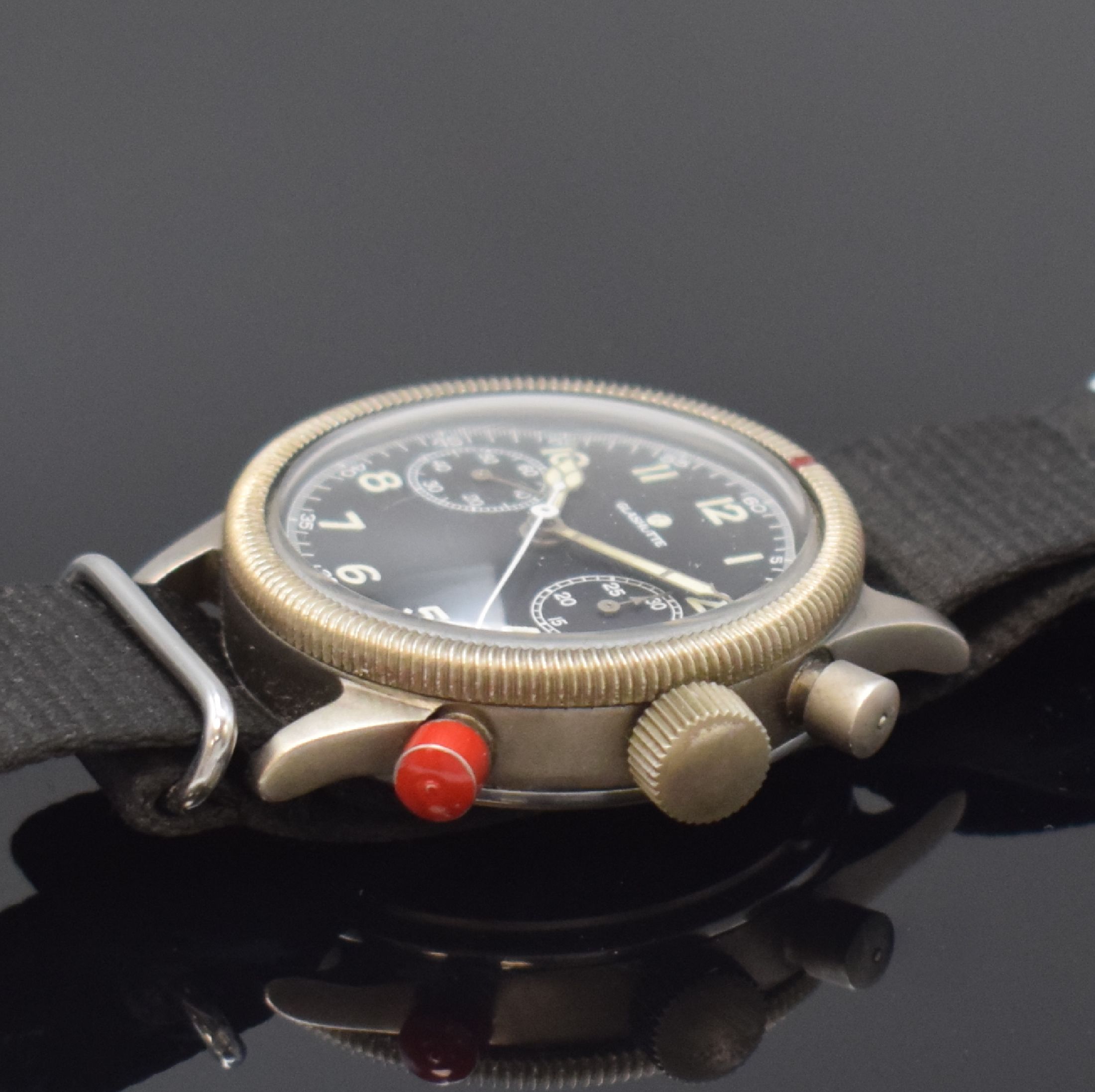 Detail b: TUTIMA GLASHÜTTE Urofa 59 Flyback- Schaltradchronograph, Deutschland um 1940, Handaufzug, vern. Gehäuse m. Drehlünette, Edelstahlboden verschr., ...