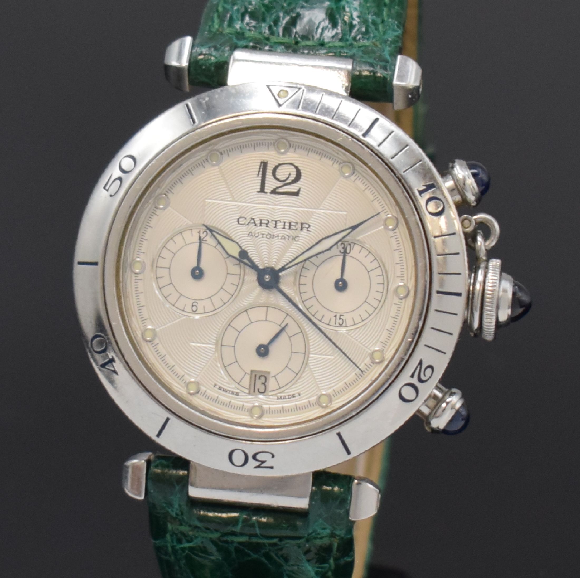 Detail a: CARTIER Armbandchronograph Pasha, Schweiz um 2000, Automatik, Edelstahlgeh., Boden 8- fach verschr., eins. drehb. Lünette m. 60er Teilung, silb. ...