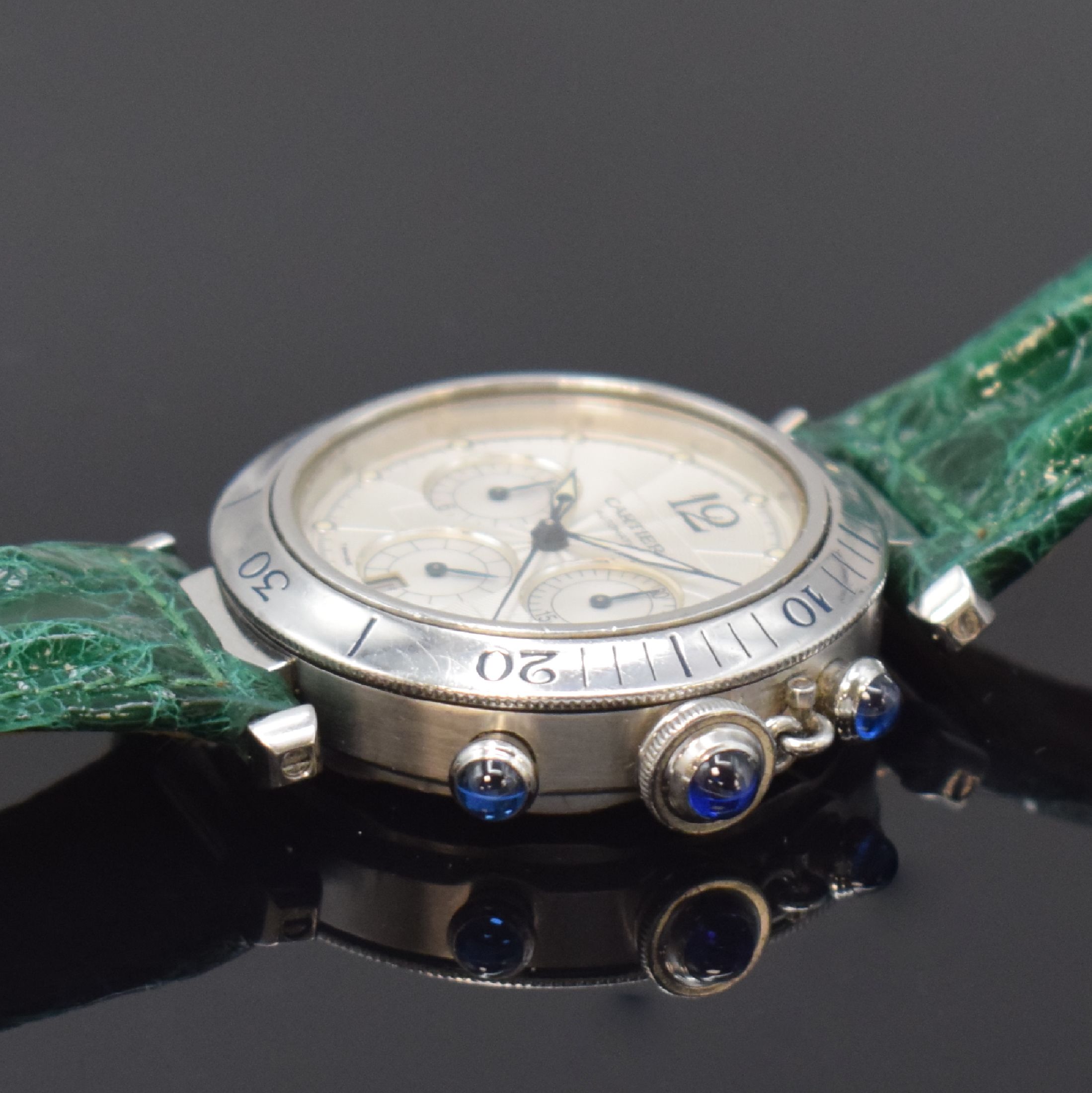 Detail b: CARTIER Armbandchronograph Pasha, Schweiz um 2000, Automatik, Edelstahlgeh., Boden 8- fach verschr., eins. drehb. Lünette m. 60er Teilung, silb. ...