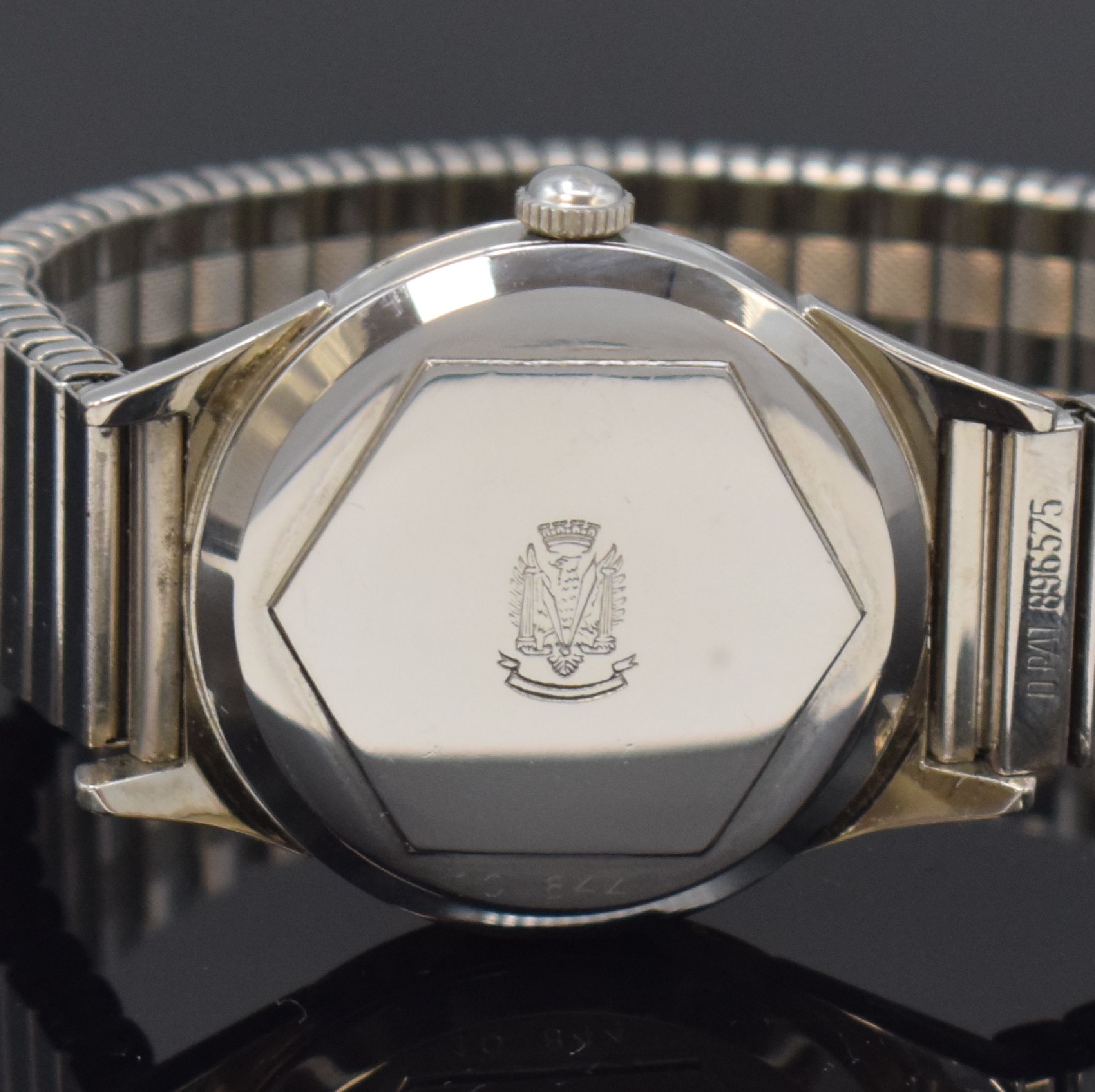Detail c: LIP nahezu neuwertige Armbanduhr in Stahl, Frankreich um 1950, Handaufzug, verschr. Geh., rücks. gekröntes Wappen v. Besancon, Stahl-Flexband sowie ...
