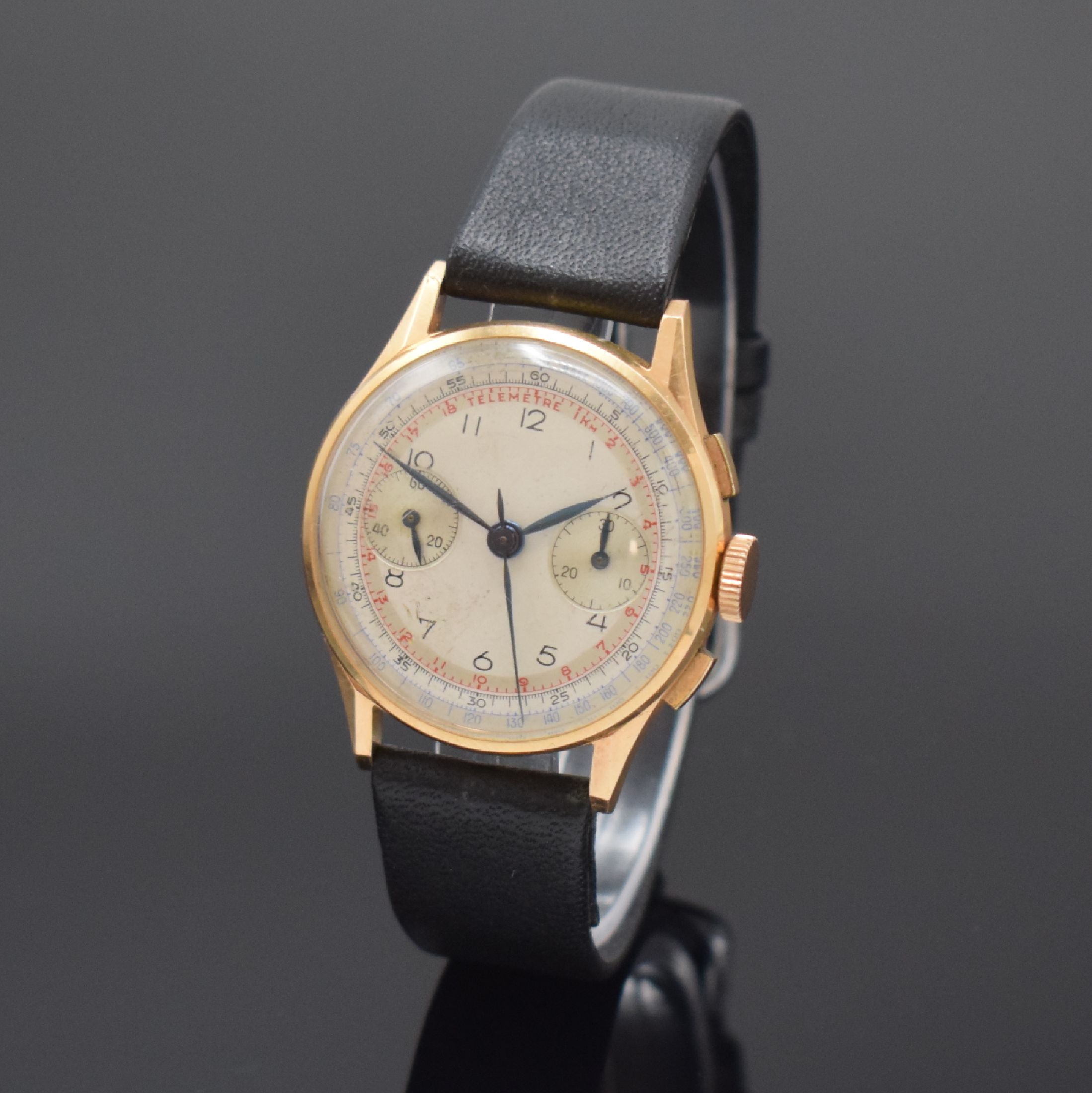 LANDERON Armbandchronograph in RG 750/000, Schweiz um 1955, Handaufzug, Boden u. Glasrand aufgedr., Geh. dell., silb. Zifferbl. m. arab. Zahlen, ...