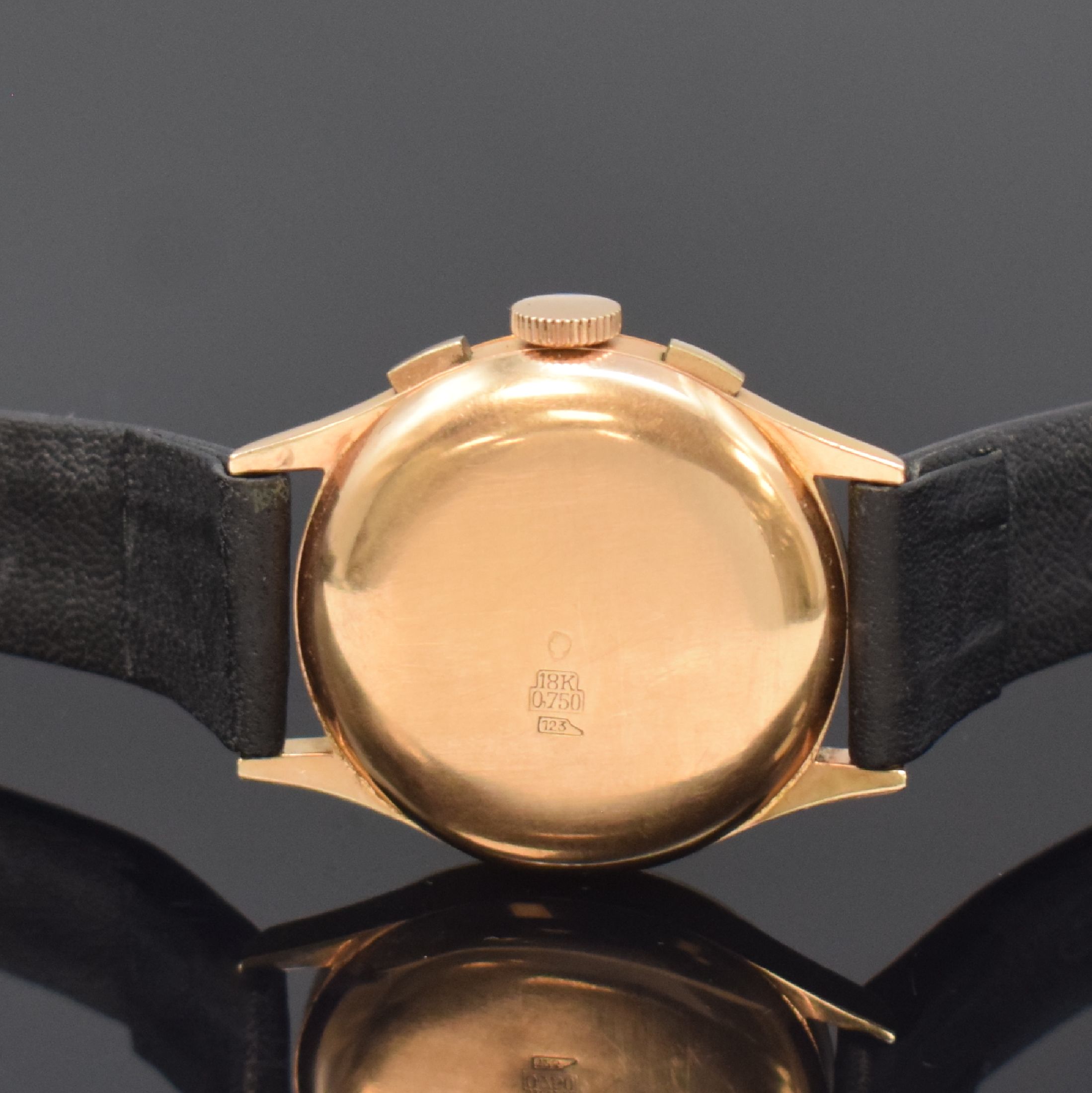 Detail d: LANDERON Armbandchronograph in RG 750/000, Schweiz um 1955, Handaufzug, Boden u. Glasrand aufgedr., Geh. dell., silb. Zifferbl. m. arab. Zahlen, ...