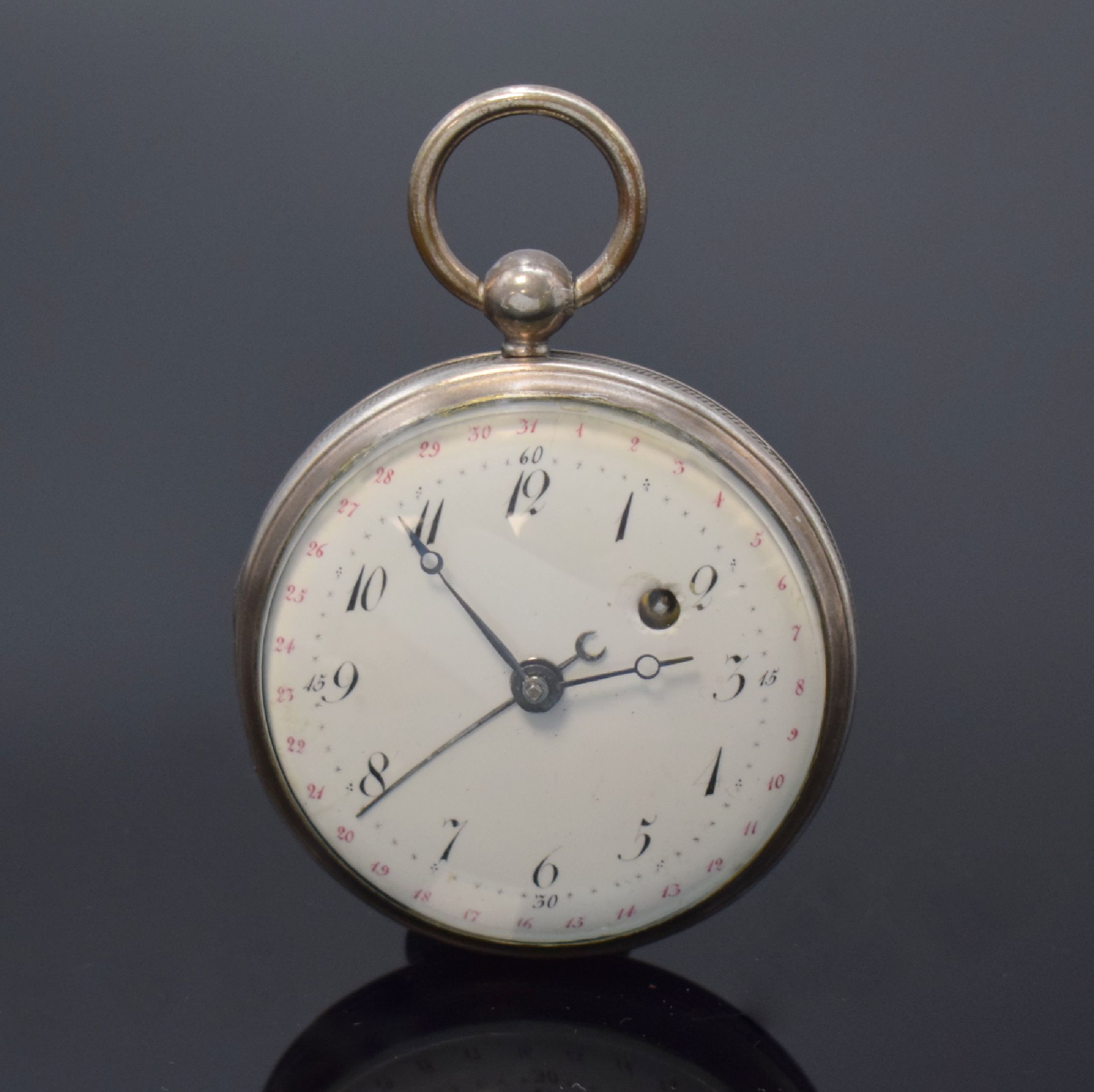 Spindeltaschenuhr mit Datum in Silber, Schweiz um 1820, glattes Geh. dell., geriffelter Rand, Emailzifferbl. riss./besch., arab. Zahlen, Zeigerdatum, ...