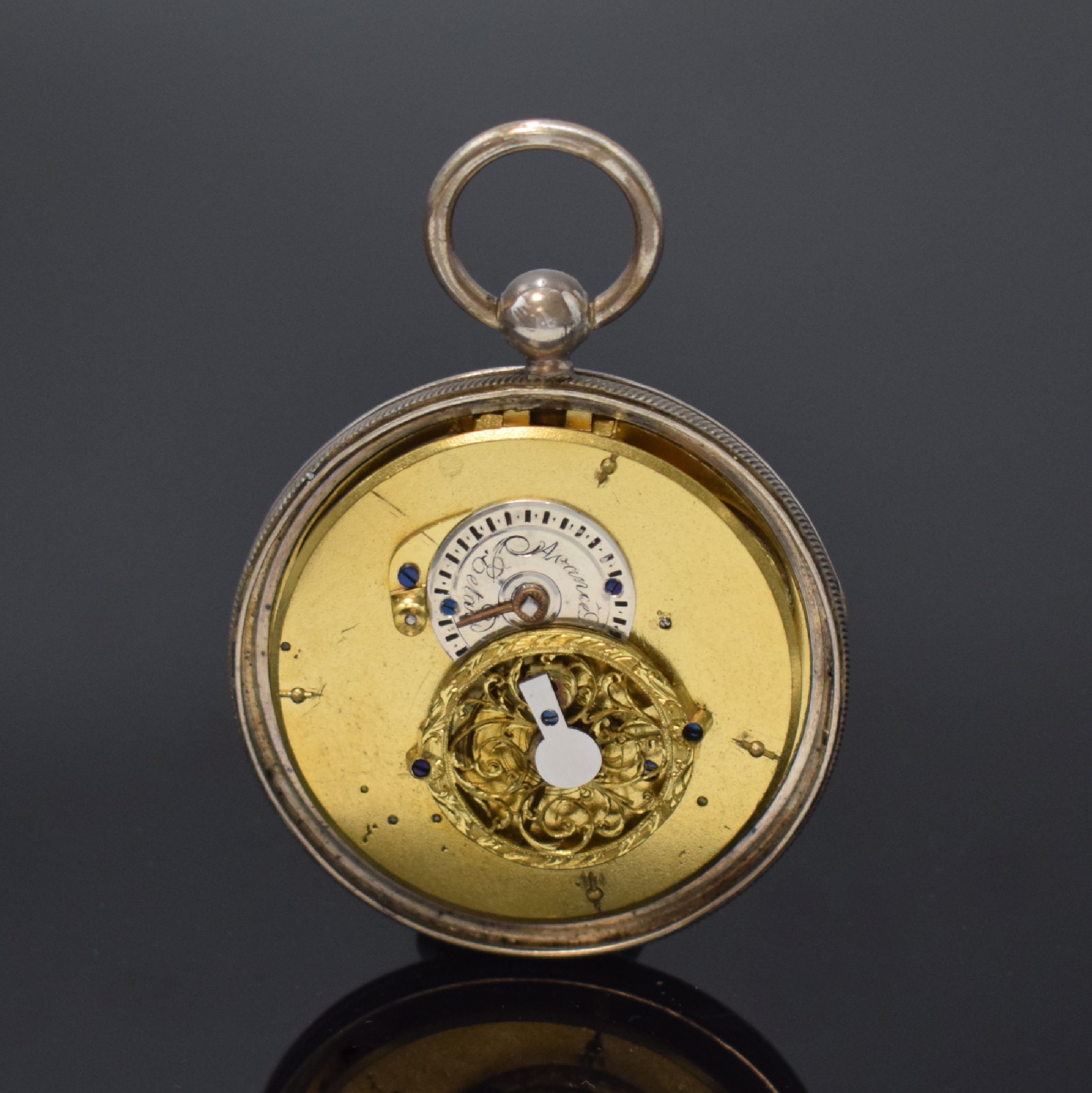 Detail b: Spindeltaschenuhr mit Datum in Silber, Schweiz um 1820, glattes Geh. dell., geriffelter Rand, Emailzifferbl. riss./besch., arab. Zahlen, Zeigerdatum, ...