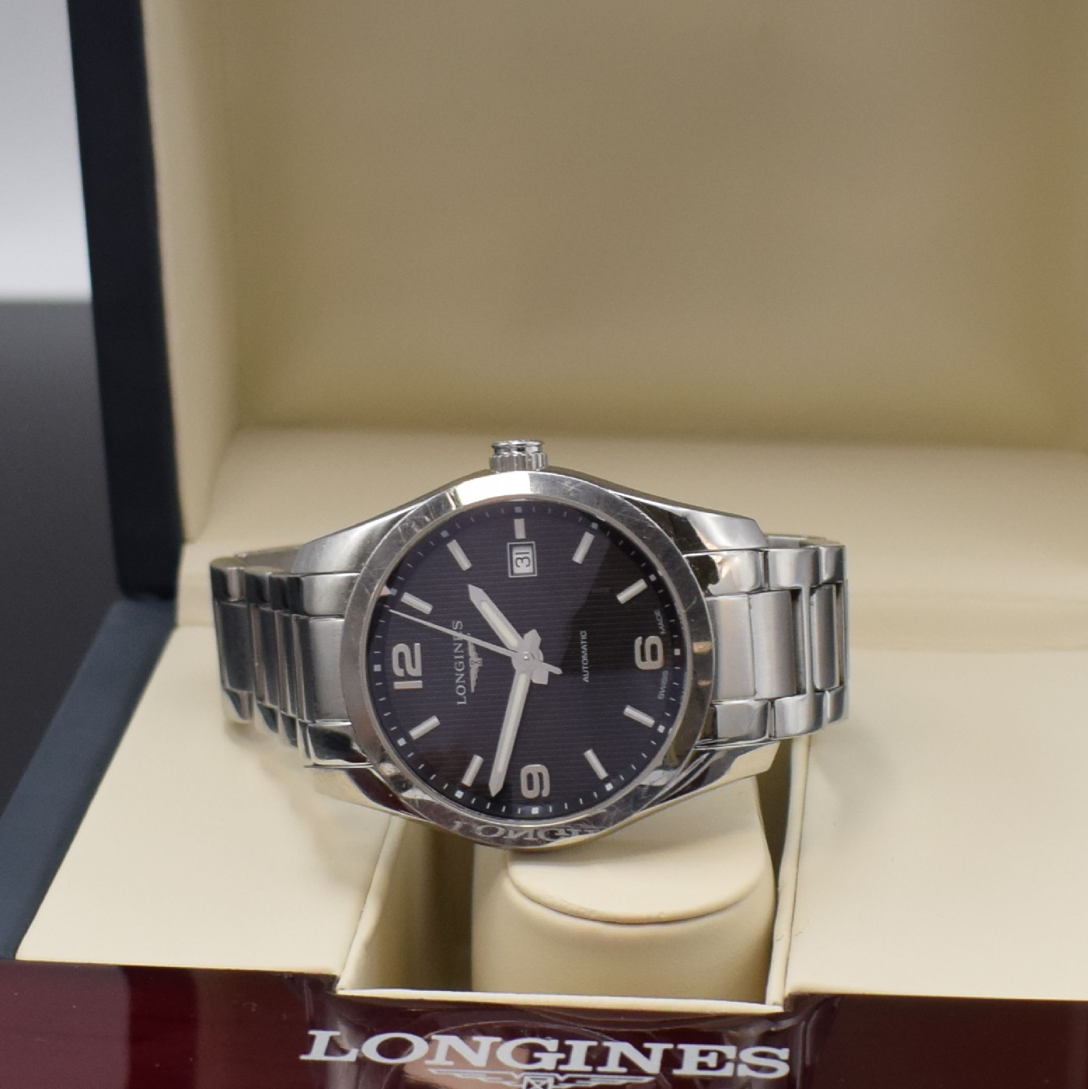 Detail e: LONGINES Herrenarmbanduhr Conquest Classic Referenz L2.785.4, Automatik, Edelstahlgeh. inkl. Gliederband m. dopp. Faltschl., beids. vergl., Boden ...