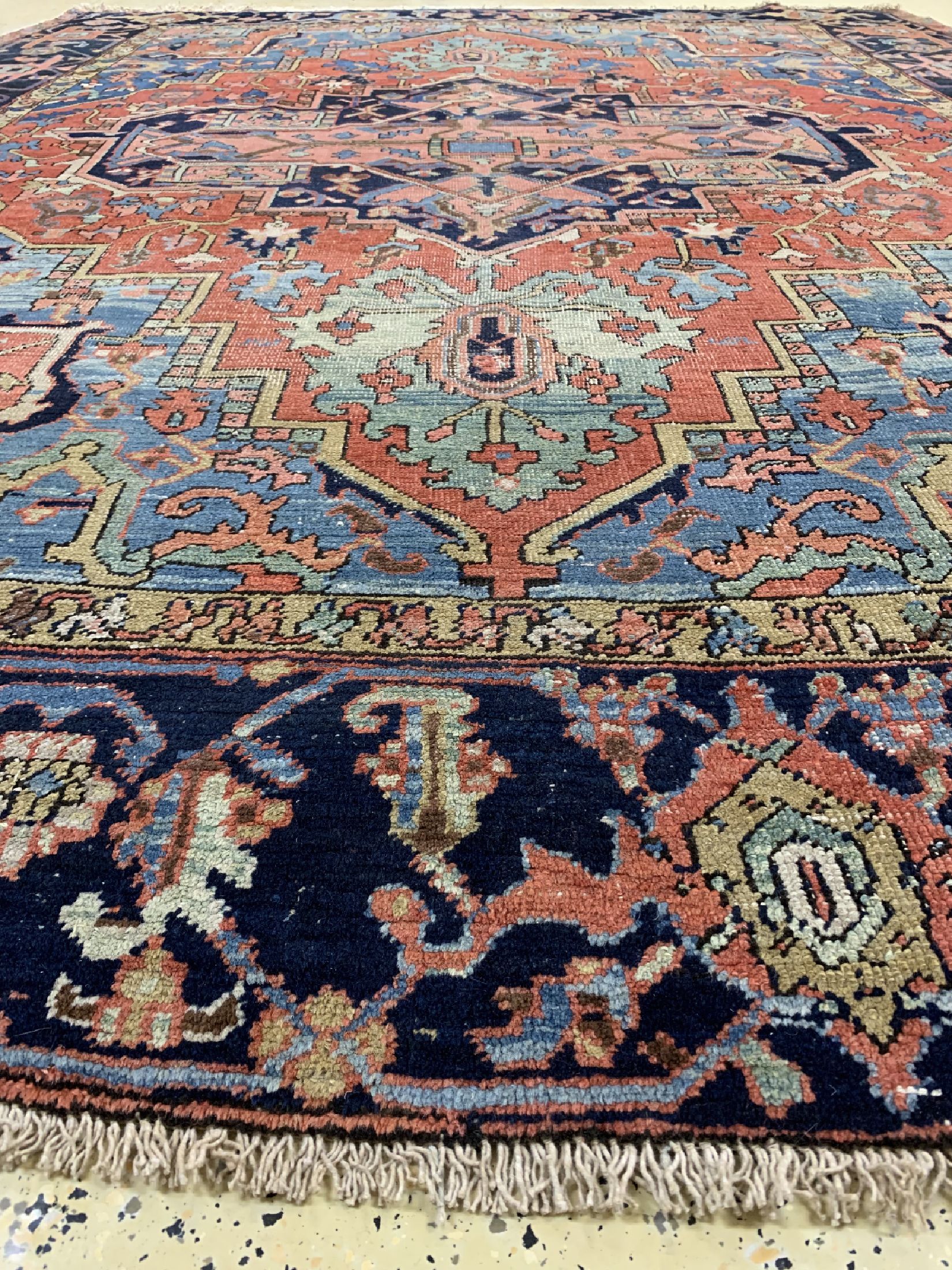 Detail e: Antiker Heriz, Persien, um 1900, Wolle auf Baumwolle, ca. 360 x 290 cm, EHZ: 3-4