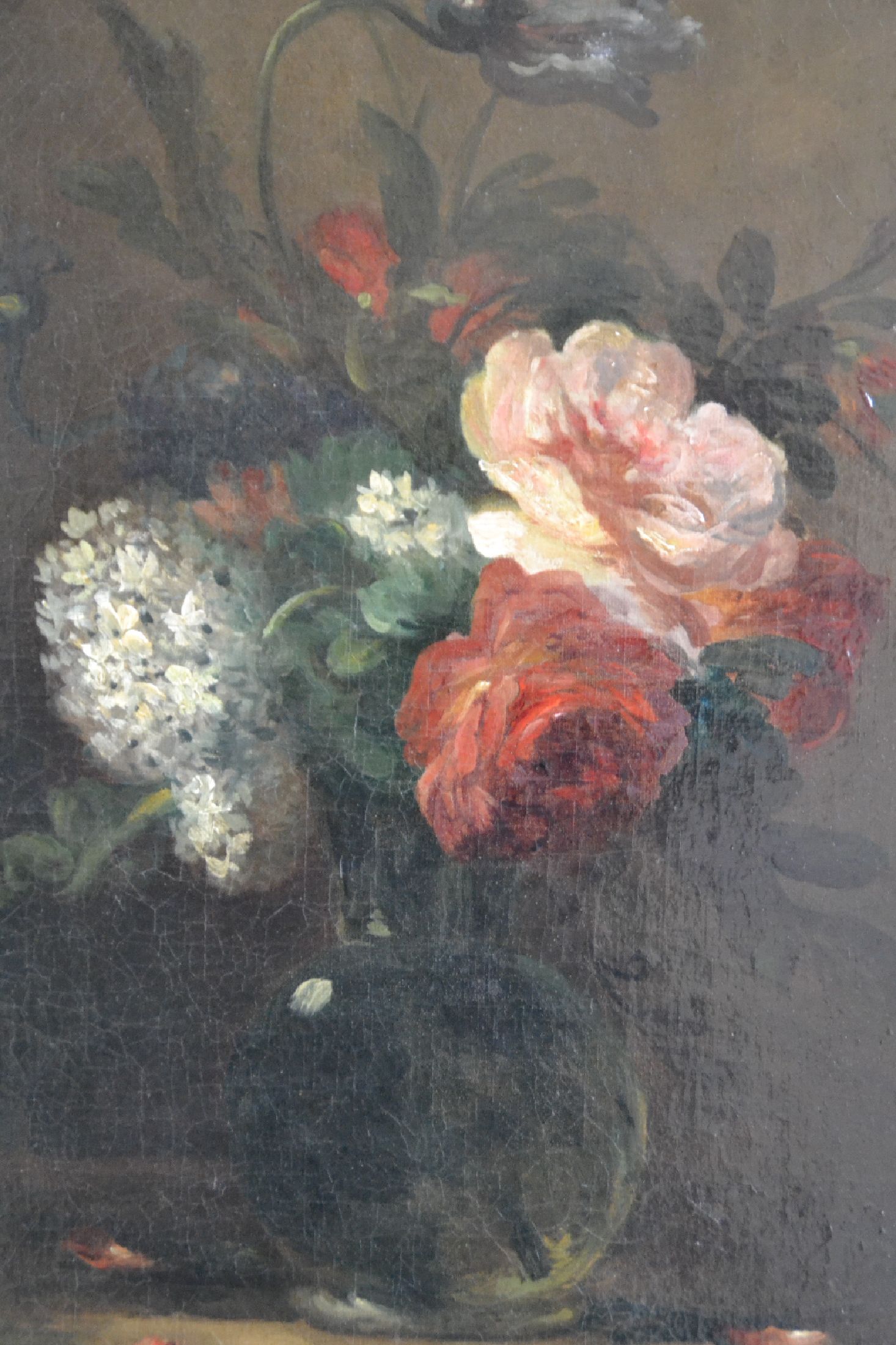 Detail b: Unbekannter Künstler des 19.Jh.,, Stilllebenmit Rosen, Pfingstrosen und Flieder, Öl/Lwd, doubliert, rest., unsigniert, 55x46 cm, Akanthus-Rahmen ...