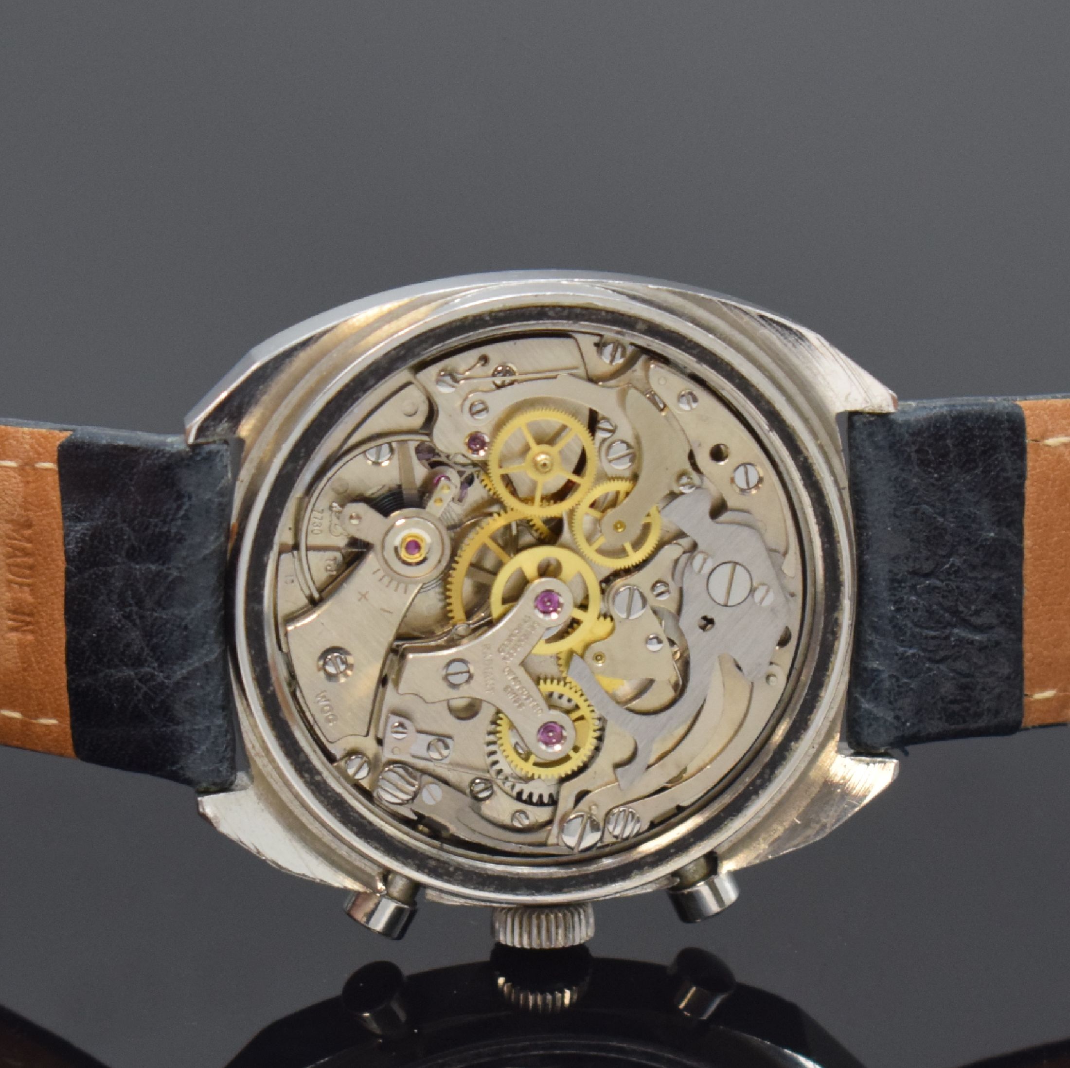 Detail d: RADIANT Armbandchronograph, Handaufzug, Schweiz um 1970, Edelstahlgeh., Boden verschr., silb. Zifferbl. m. aufgel. Indizes und Tritium-Leuchtpunkten, ...